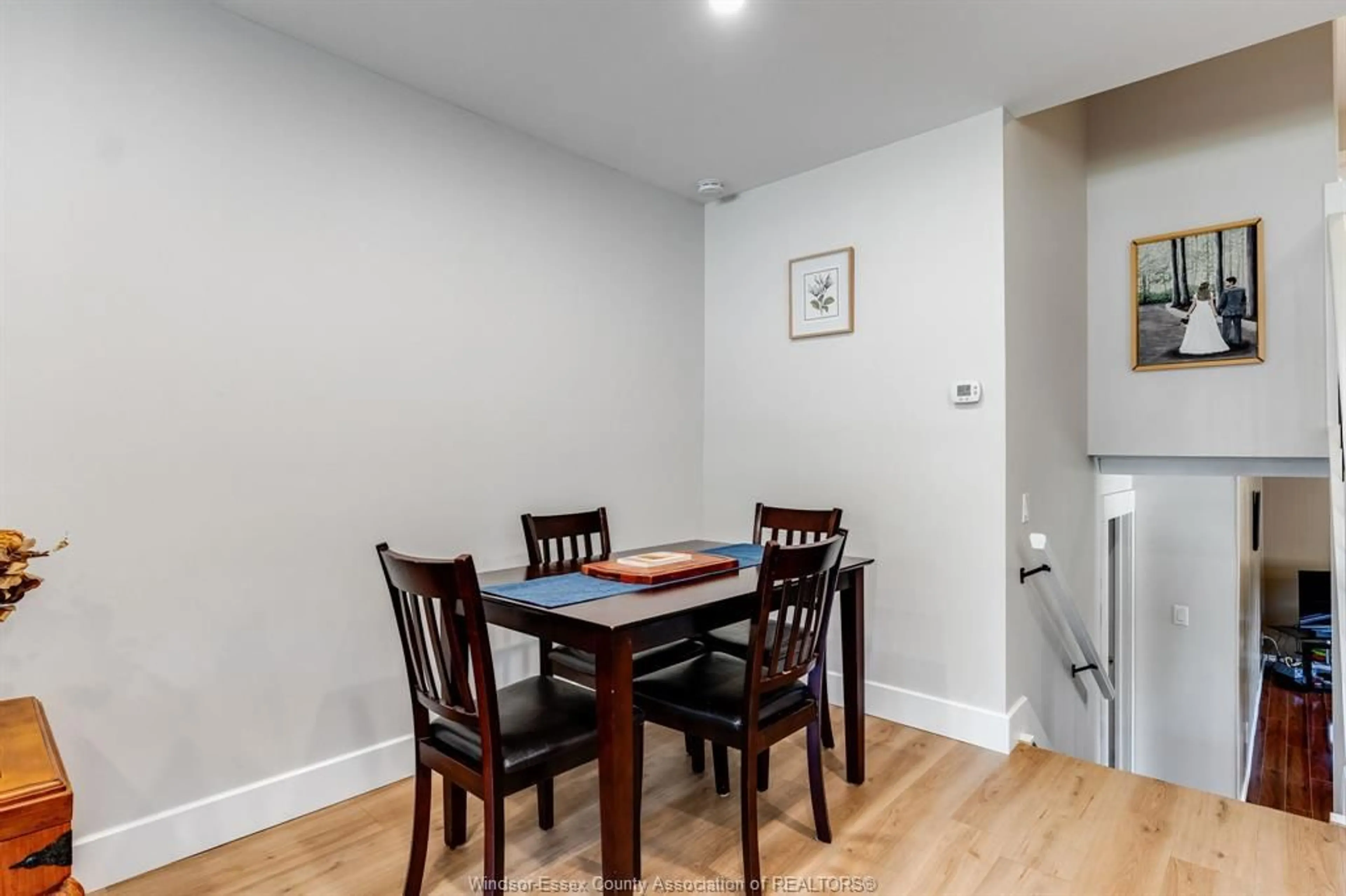Dining room, wood/laminate floor for 24 DONALD, Leamington Ontario N8H 4J3