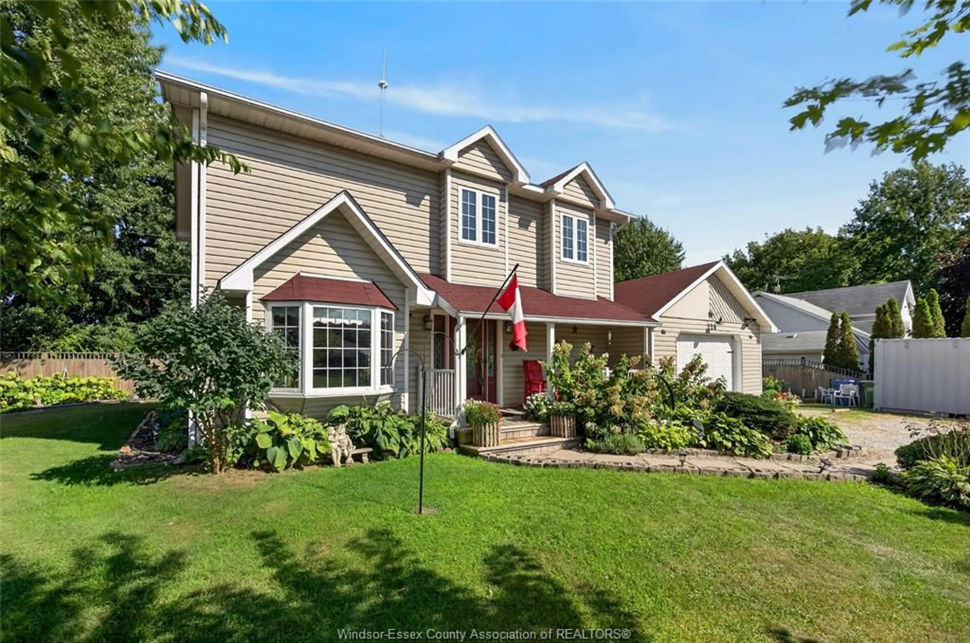 Home with vinyl exterior material, street for 128 Windsor, Harrow Ontario N0R 1G0
