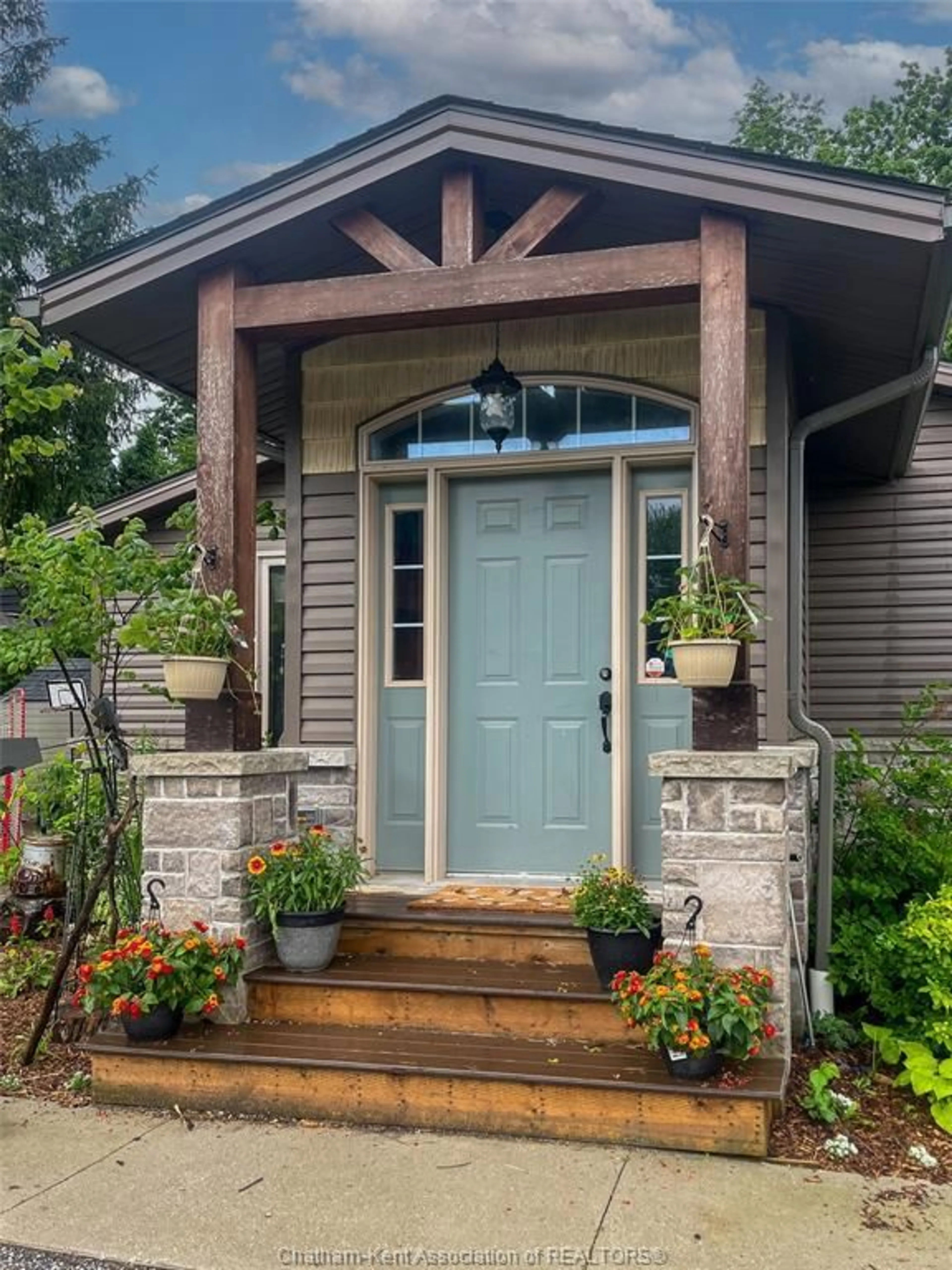 Indoor entryway for 22788 Creek Rd, Chatham Ontario N7M 0L4