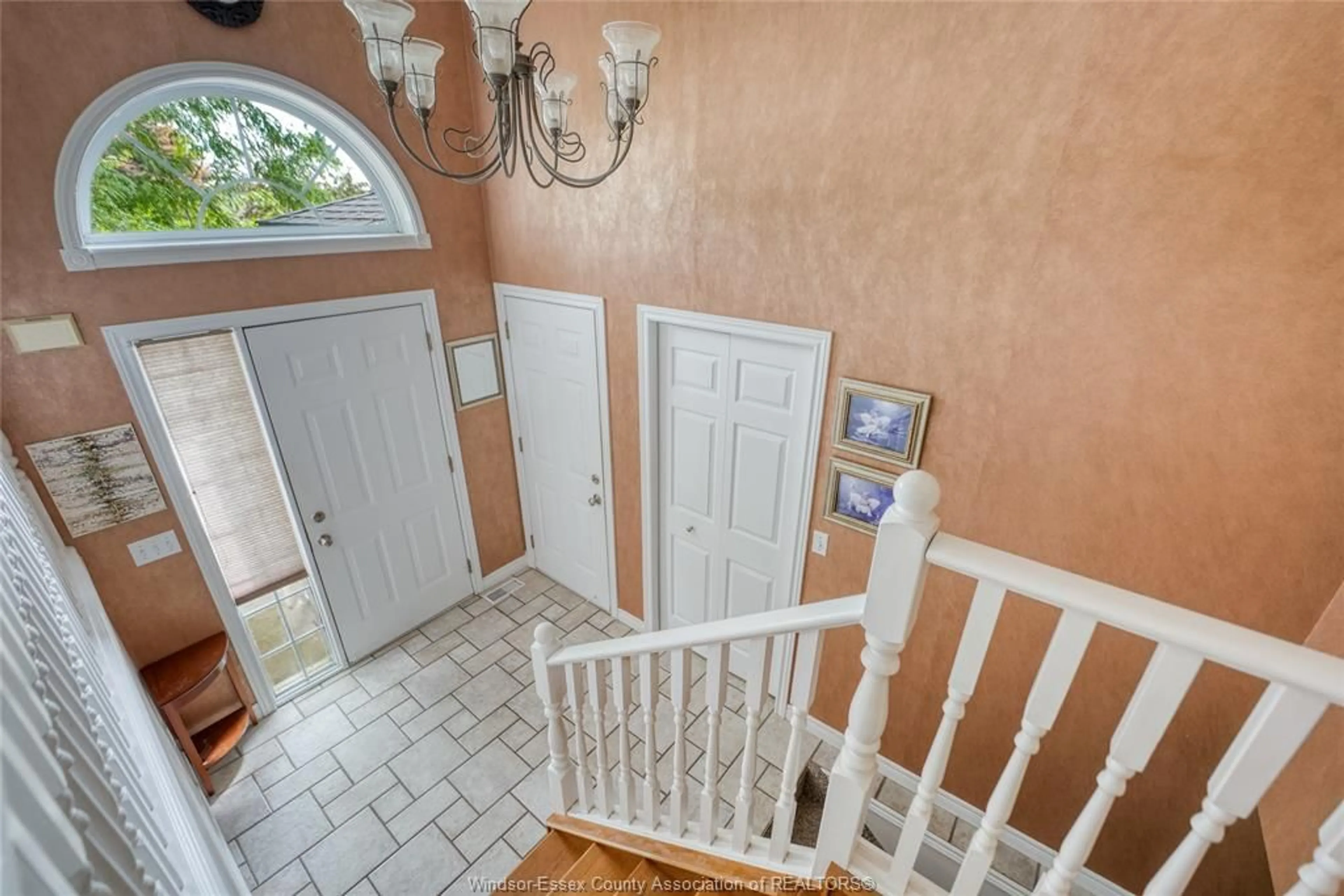Indoor entryway for 1610 Chornoby Cres, Tecumseh Ontario N8N 4W3