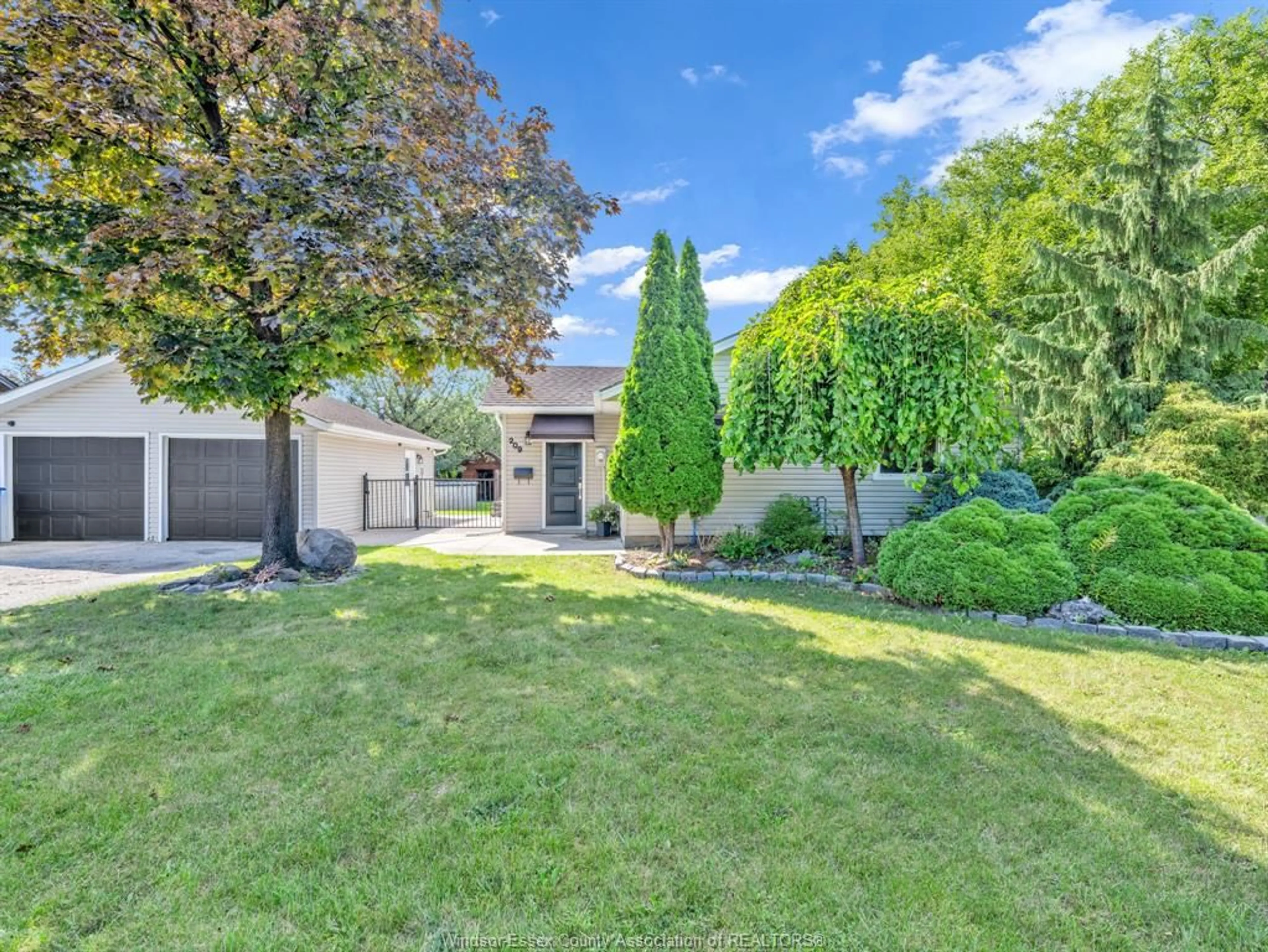 A pic from outside/outdoor area/front of a property/back of a property/a pic from drone, street for 209 ST. ANDREWS, Lakeshore Ontario N8N 3L4