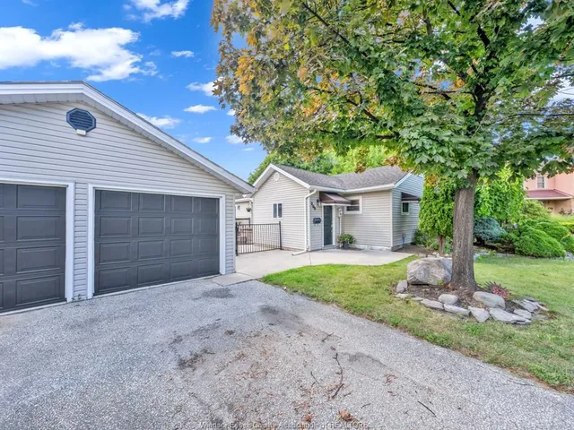 209 ST. ANDREWS, Lakeshore 3
