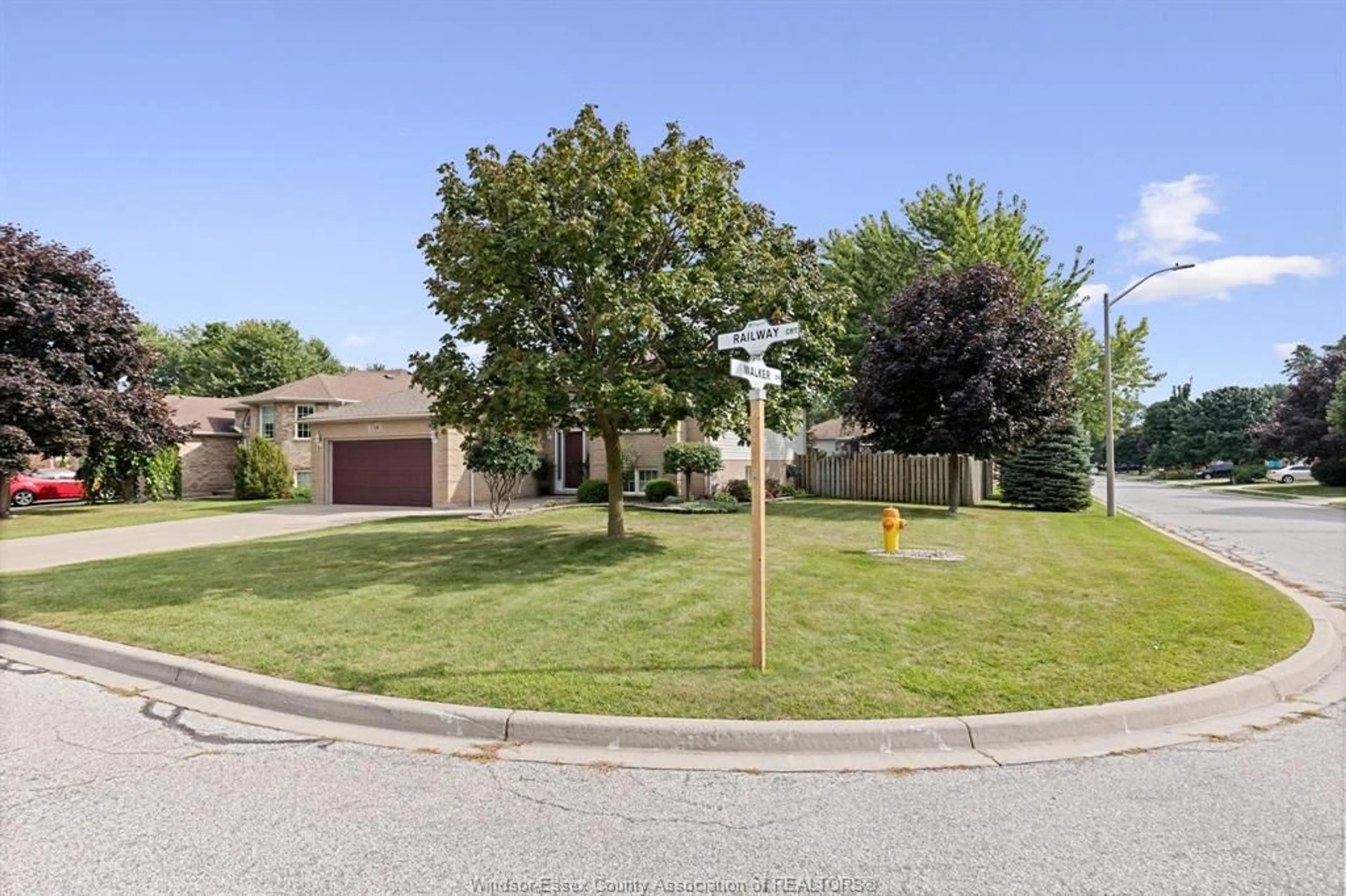 A pic from outside/outdoor area/front of a property/back of a property/a pic from drone, street for 141 RAILWAY Crt, Kingsville Ontario N9Y 3Z6