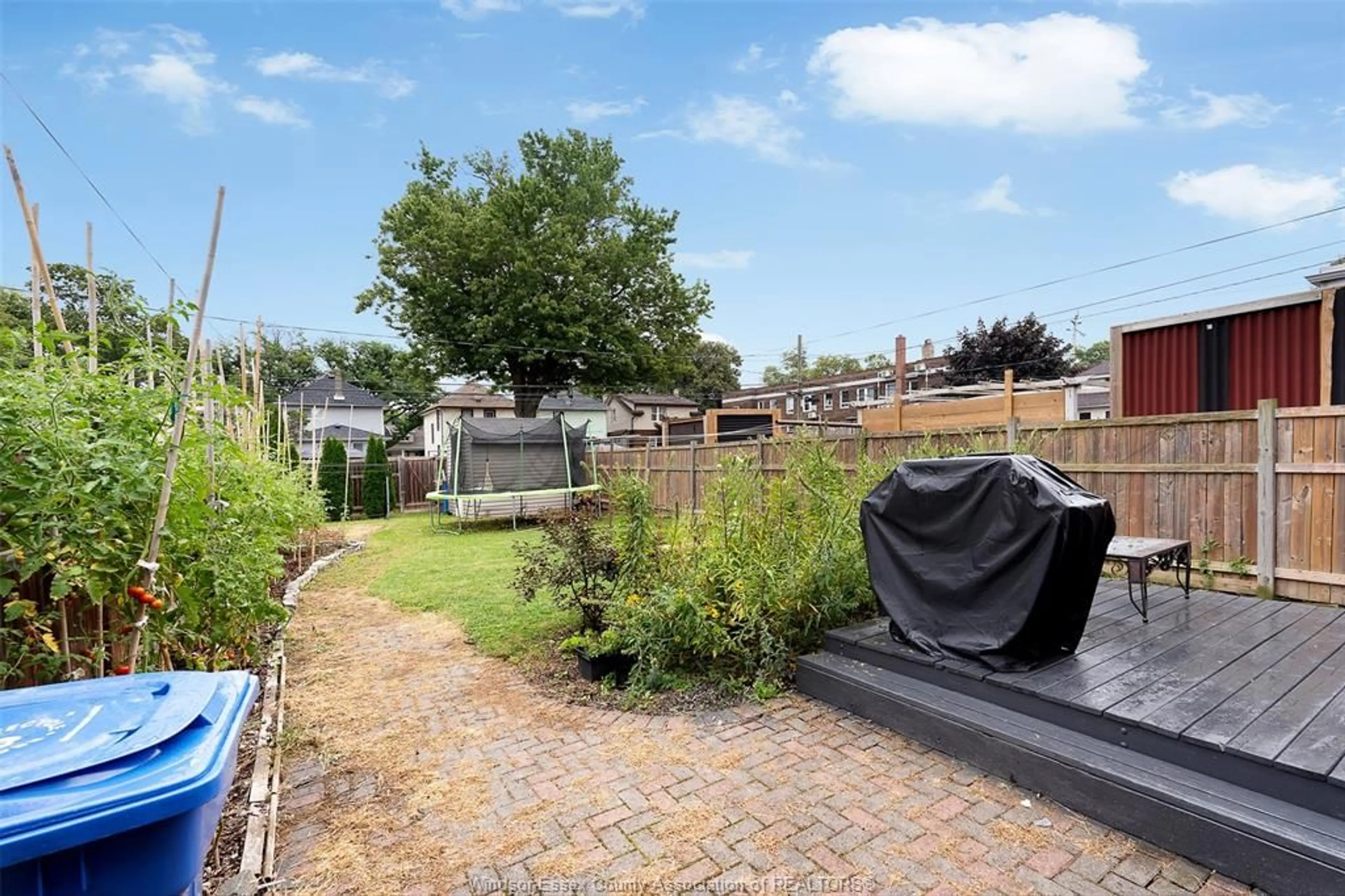 A pic from outside/outdoor area/front of a property/back of a property/a pic from drone, street for 1460 MOY, Windsor Ontario N8X 4S8