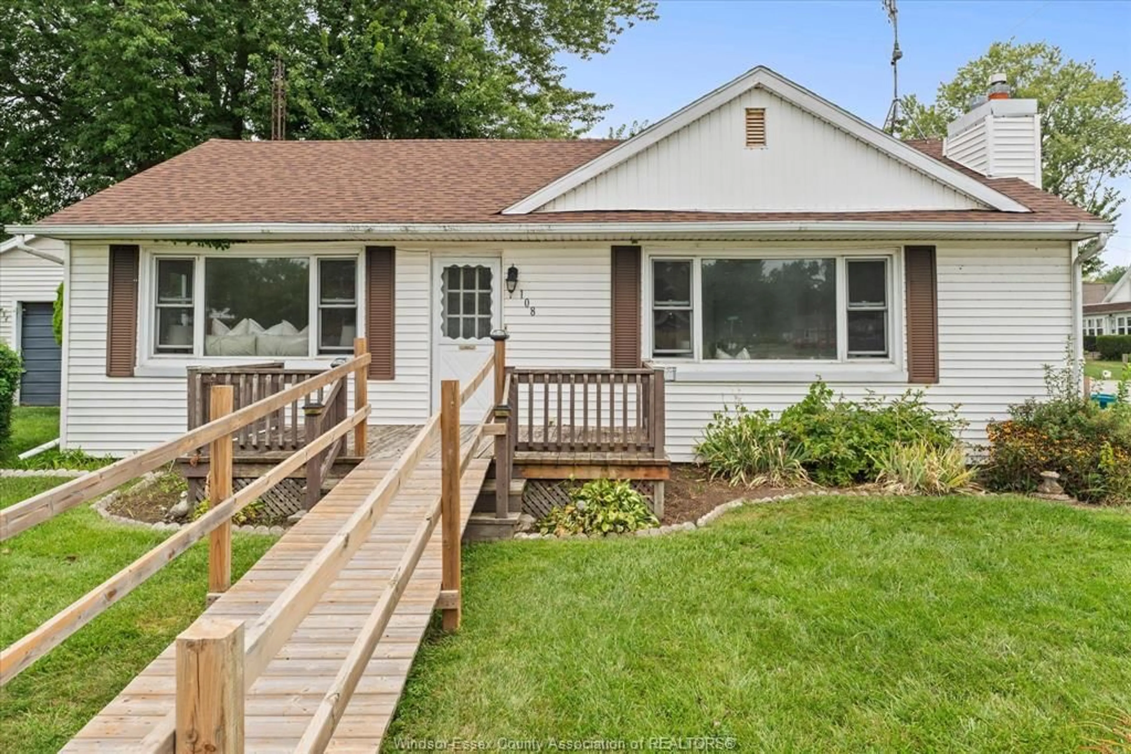 Home with vinyl exterior material, street for 108 GRACE St, Kingsville Ontario N9Y 1L1