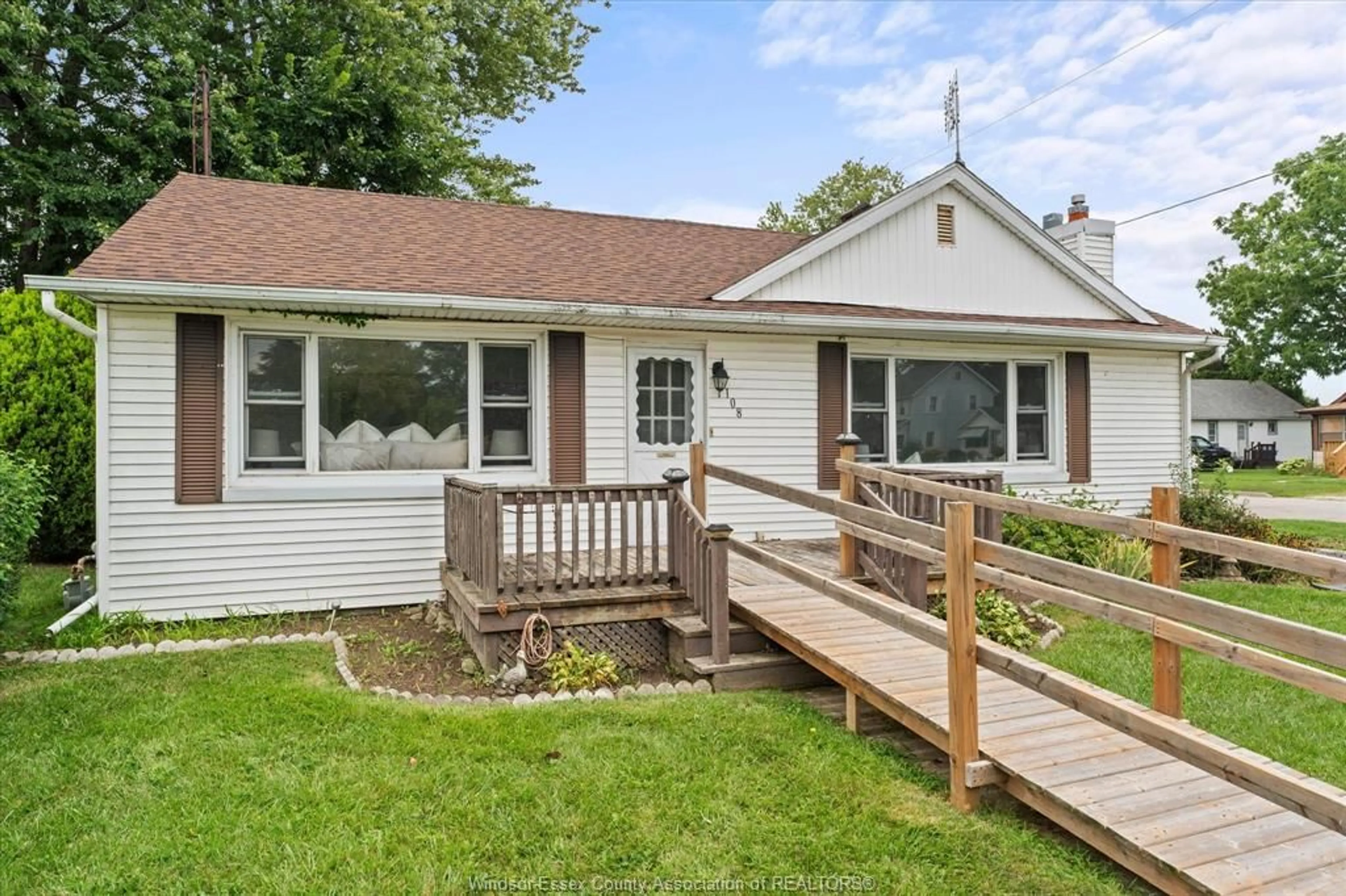 Home with vinyl exterior material, street for 108 GRACE St, Kingsville Ontario N9Y 1L1