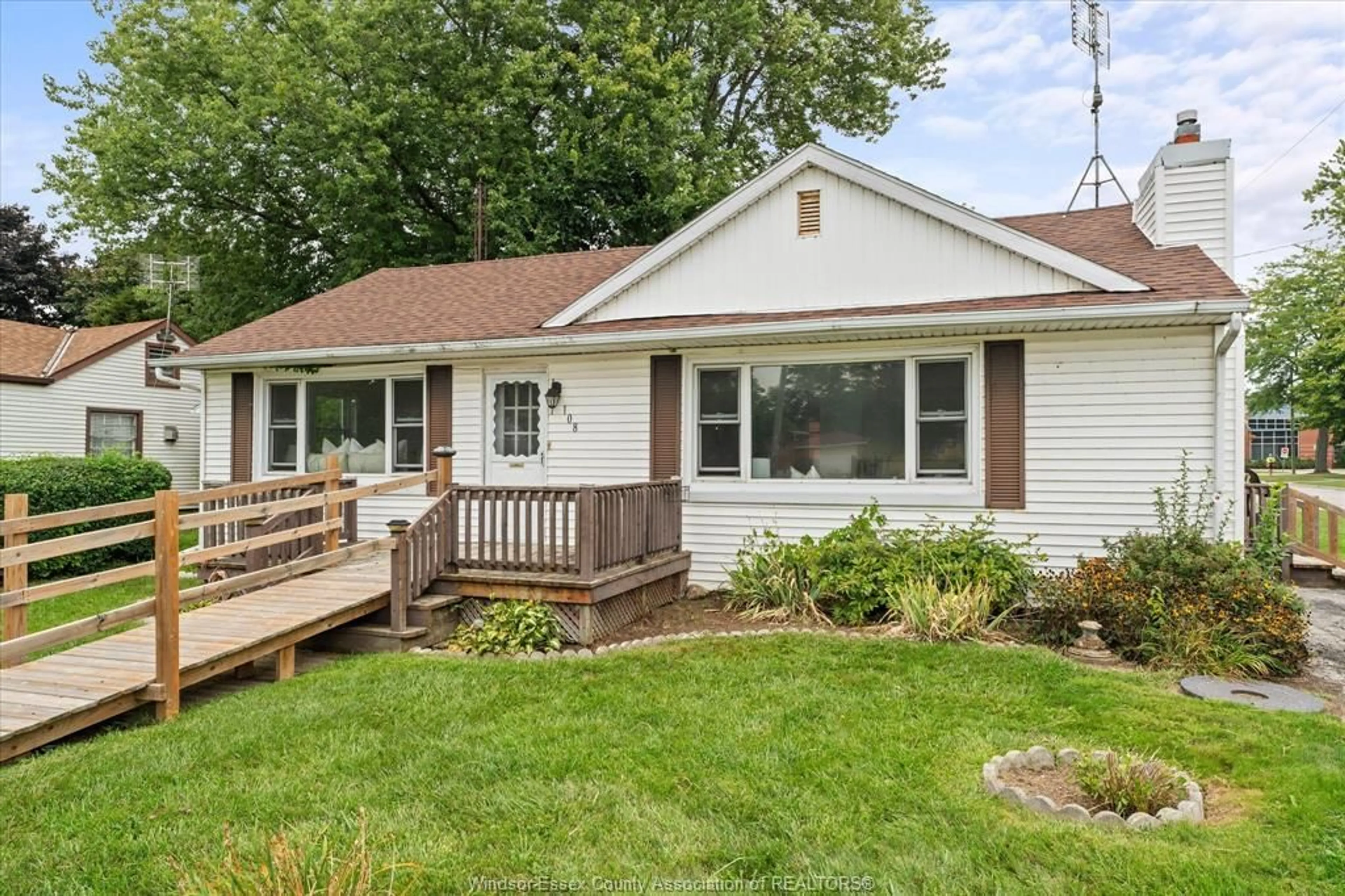 Home with vinyl exterior material, street for 108 GRACE St, Kingsville Ontario N9Y 1L1