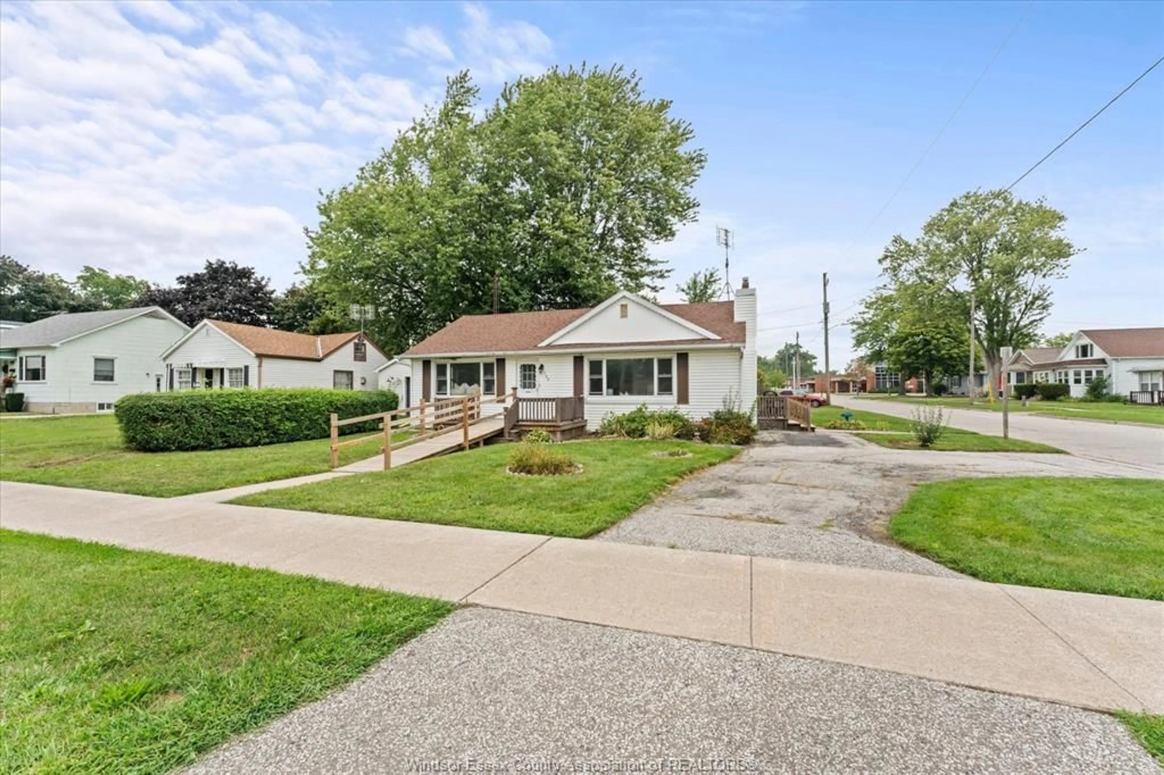 A pic from outside/outdoor area/front of a property/back of a property/a pic from drone, street for 108 GRACE St, Kingsville Ontario N9Y 1L1