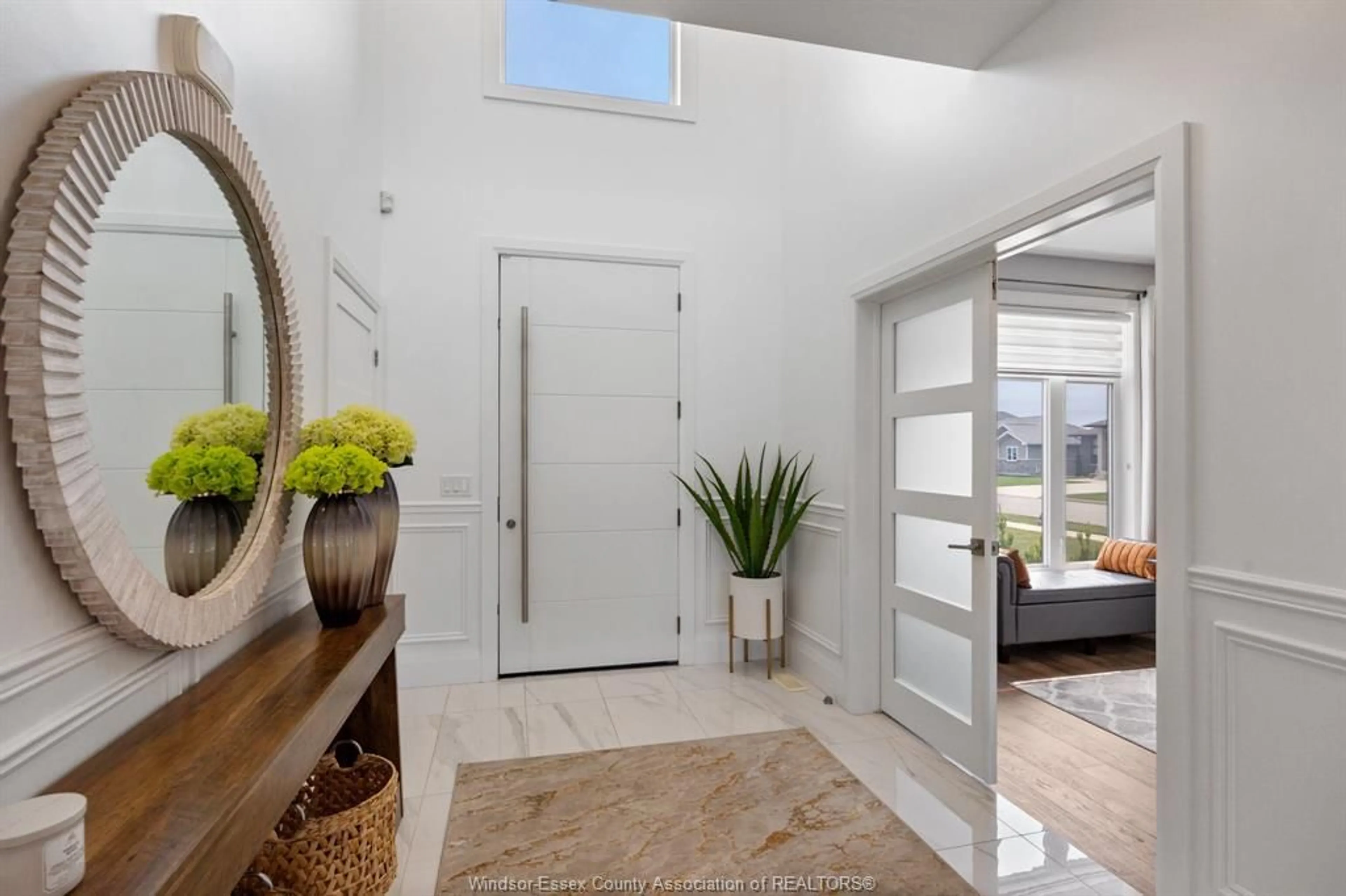 Indoor entryway for 501 CALDWELL Crt, Amherstburg Ontario N9V 0G4