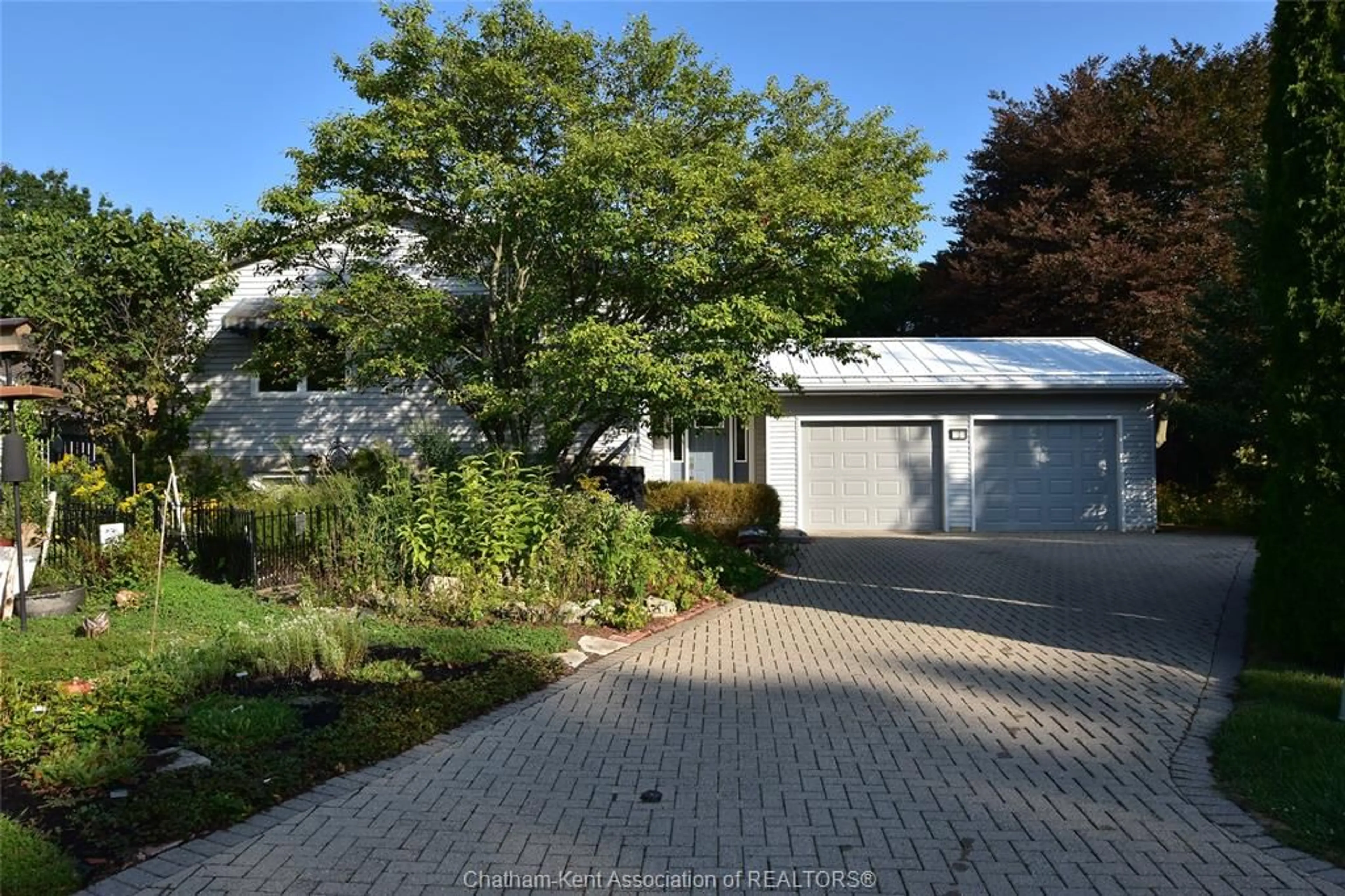 A pic from outside/outdoor area/front of a property/back of a property/a pic from drone, street for 3 Kyle Dr, Ridgetown Ontario N0P 2C0