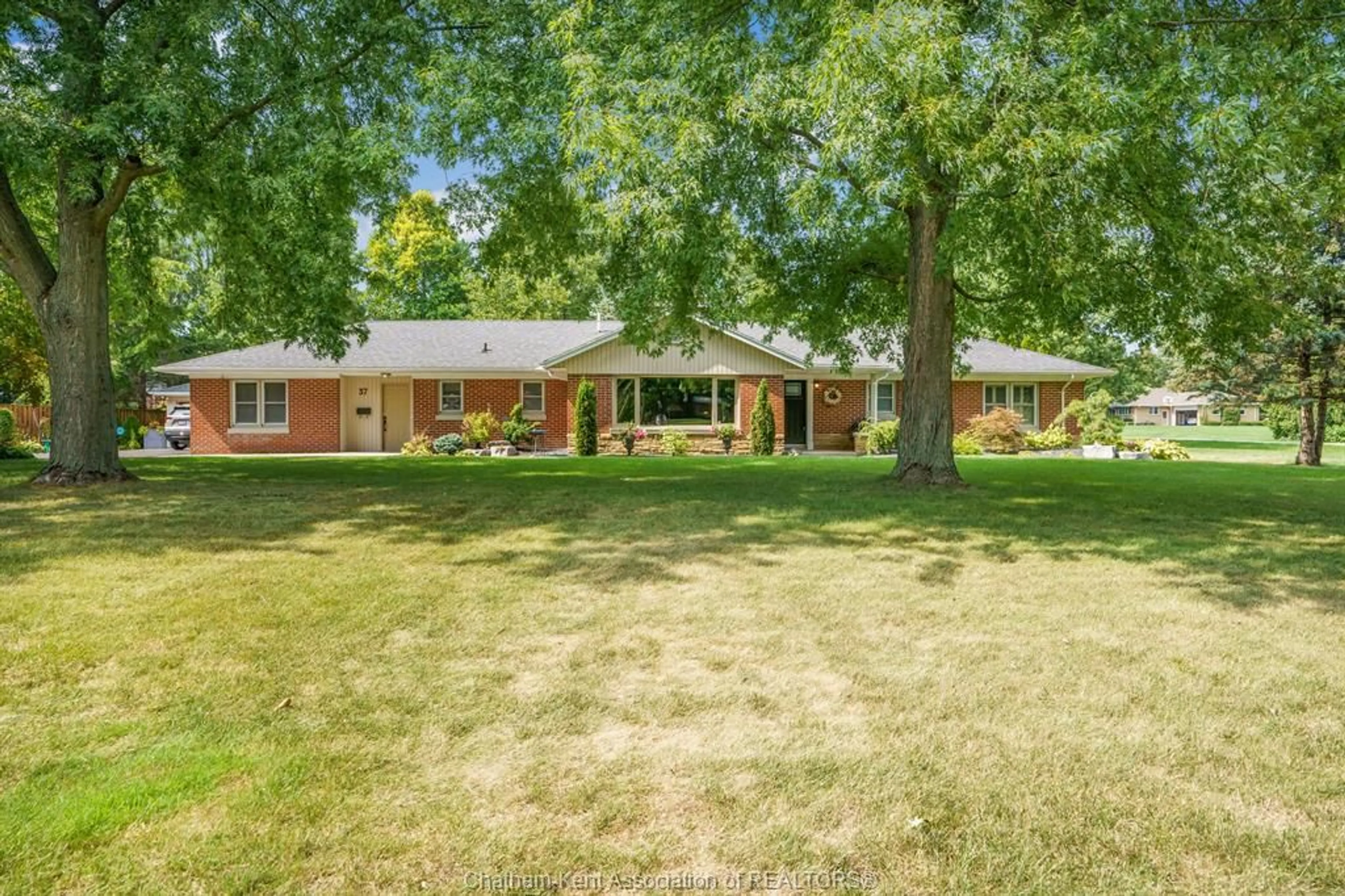 Home with brick exterior material, street for 37 Gregory Dr, Chatham Ontario N7L 2R2