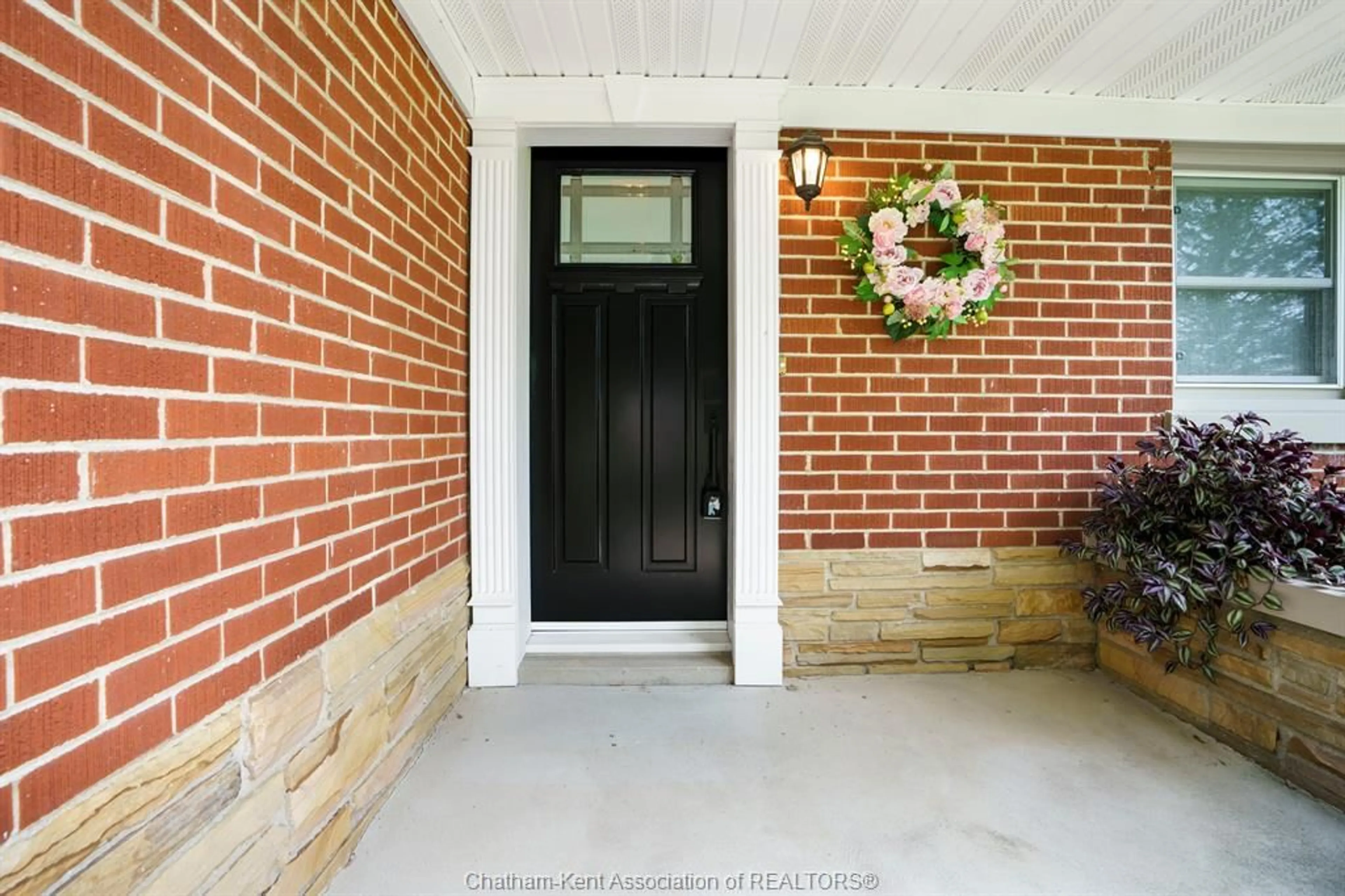 Indoor entryway for 37 Gregory Dr, Chatham Ontario N7L 2R2