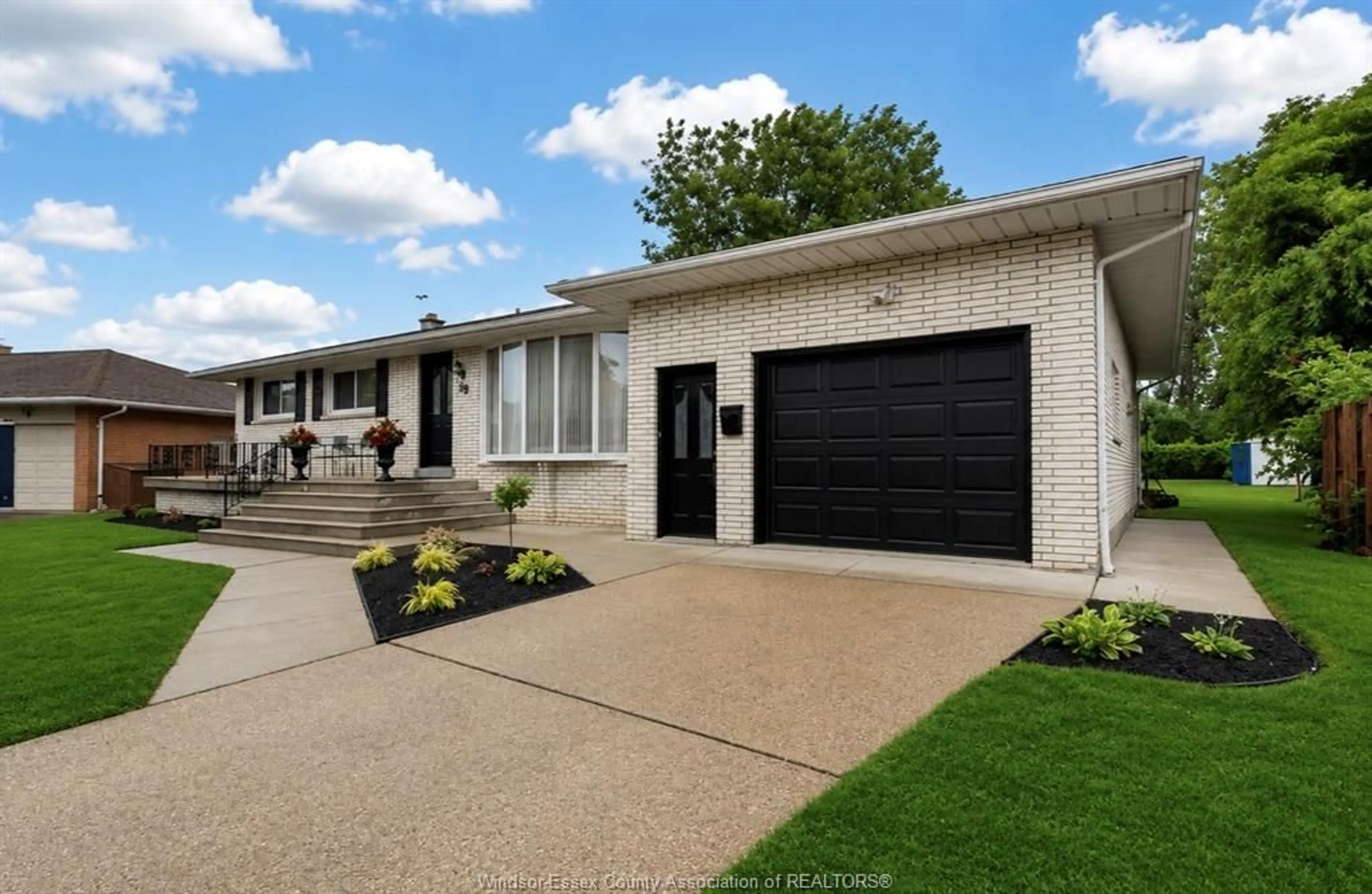 Home with brick exterior material, street for 39 JOHNSON Ave, Leamington Ontario N8H 3T8