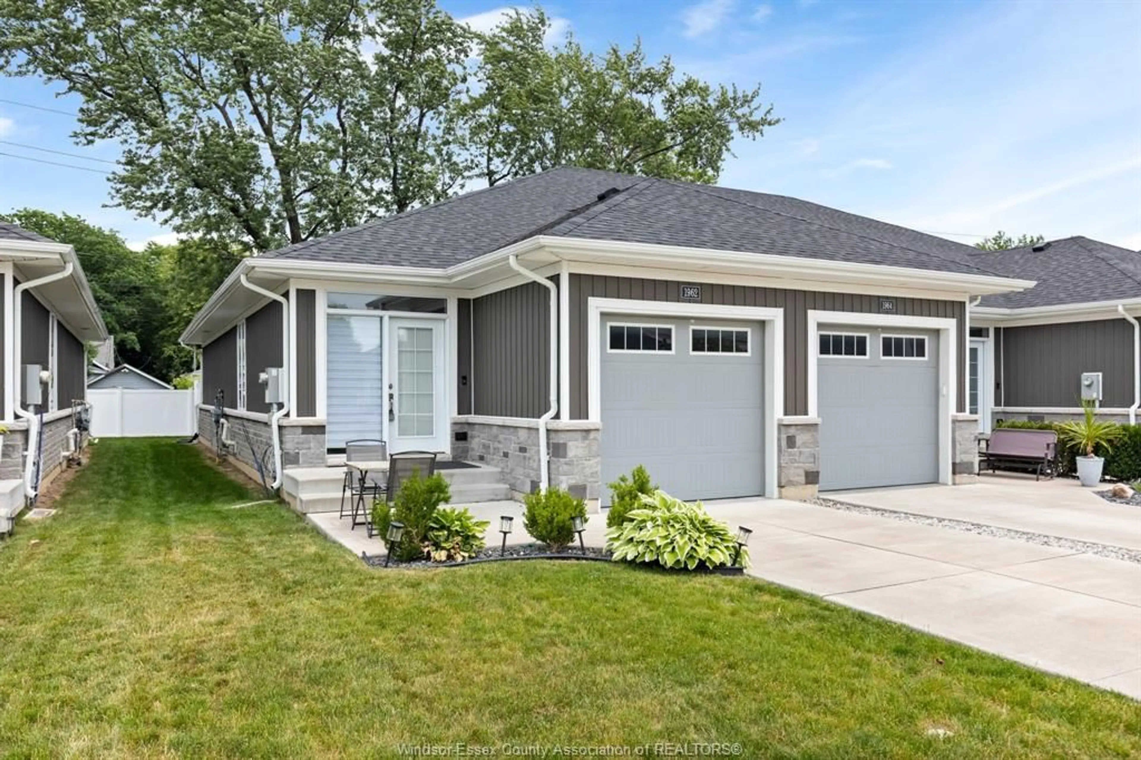Home with vinyl exterior material, street for 1962 ETHAN Crt, Windsor Ontario N8T 1G1