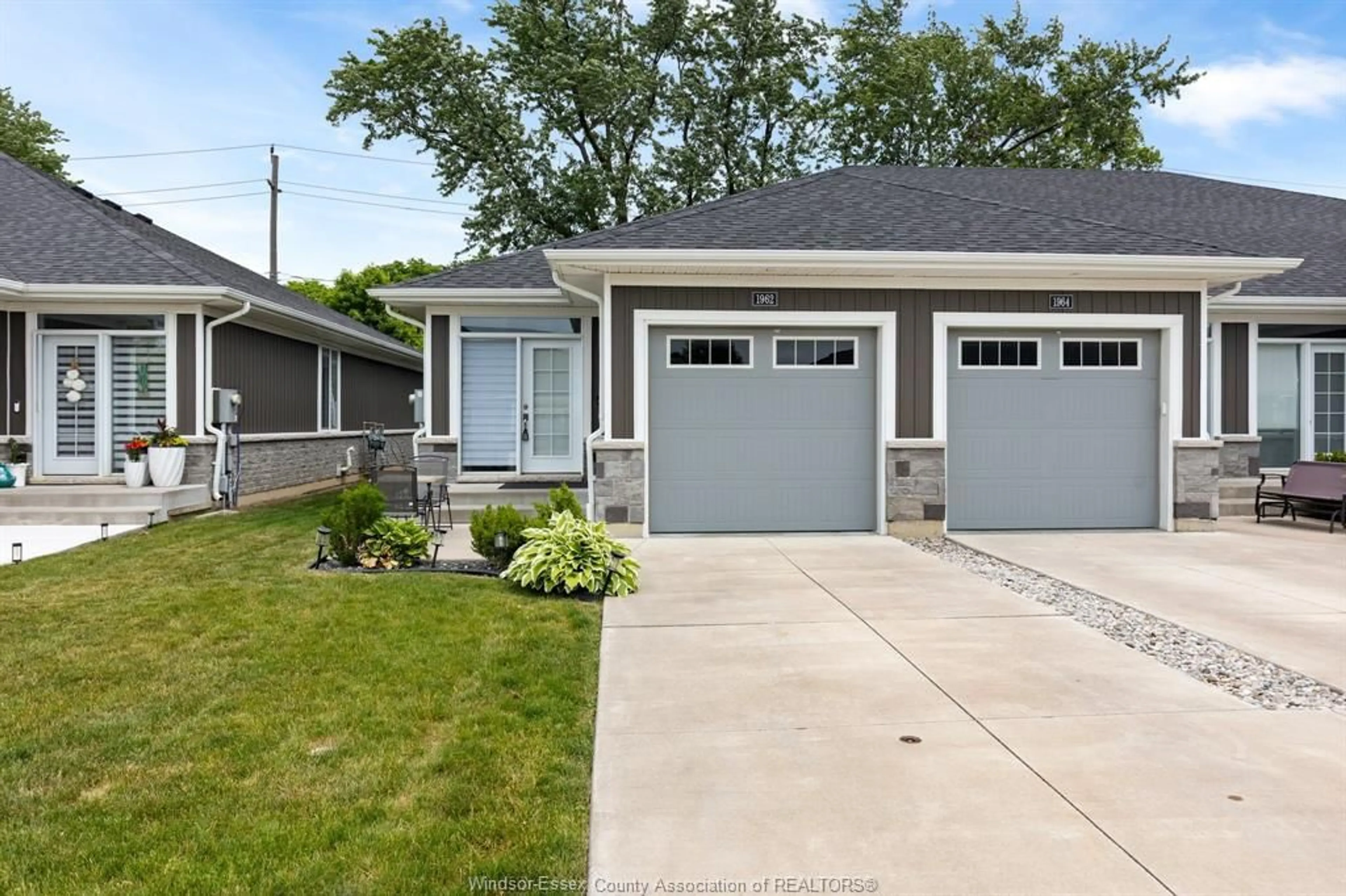Home with vinyl exterior material, street for 1962 ETHAN Crt, Windsor Ontario N8T 1G1