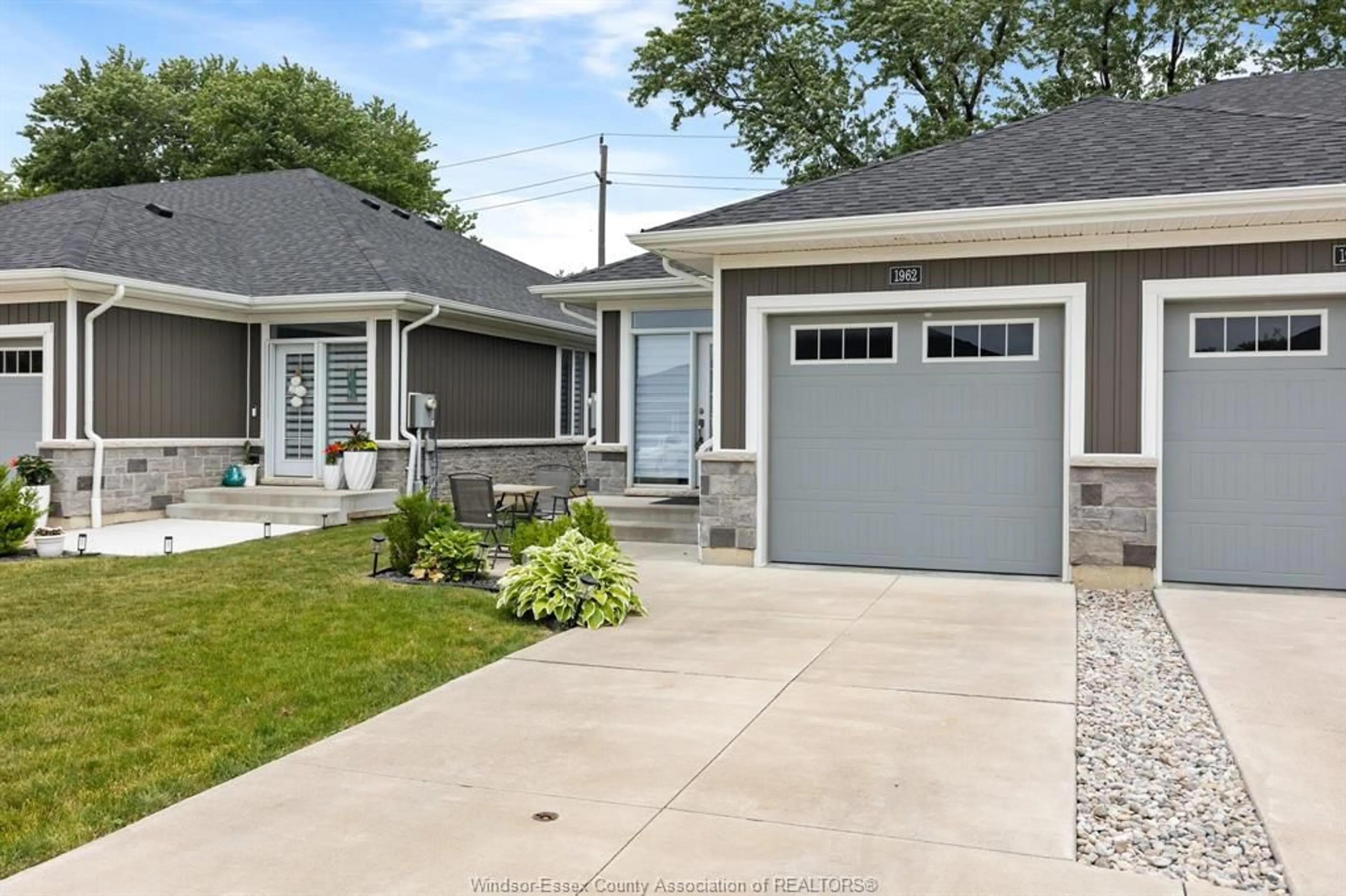 Home with vinyl exterior material, street for 1962 ETHAN Crt, Windsor Ontario N8T 1G1