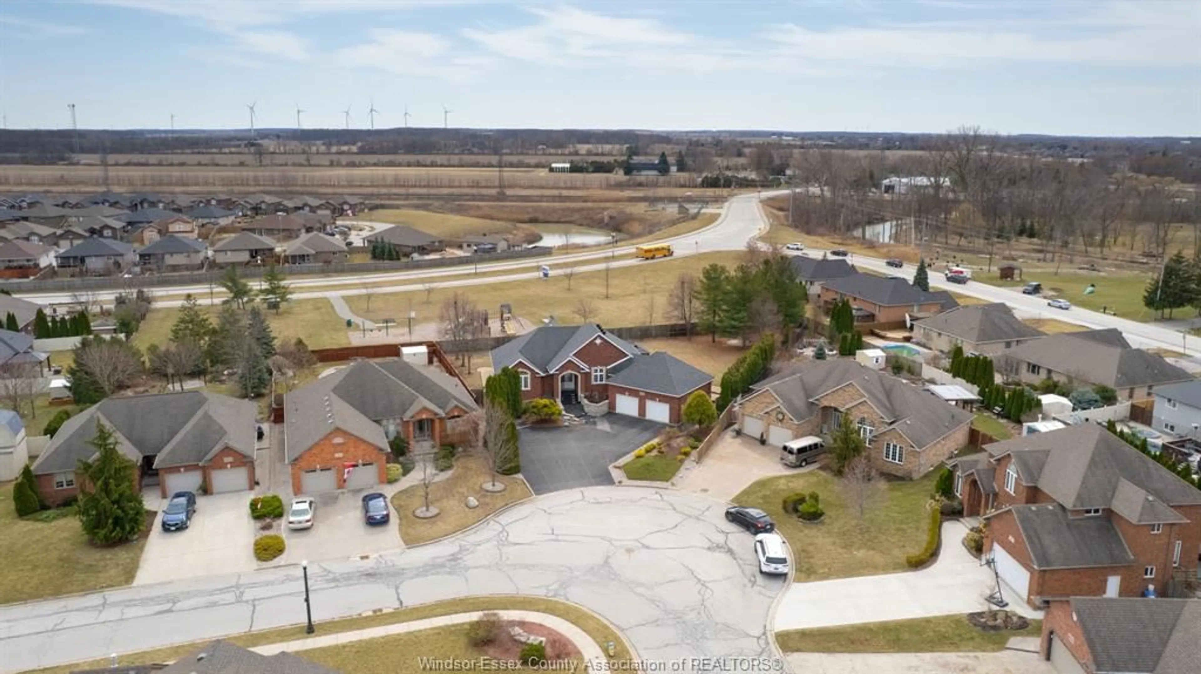 A pic from outside/outdoor area/front of a property/back of a property/a pic from drone, street for 389 PINEHURST Dr, Lakeshore Ontario N8L 0X4