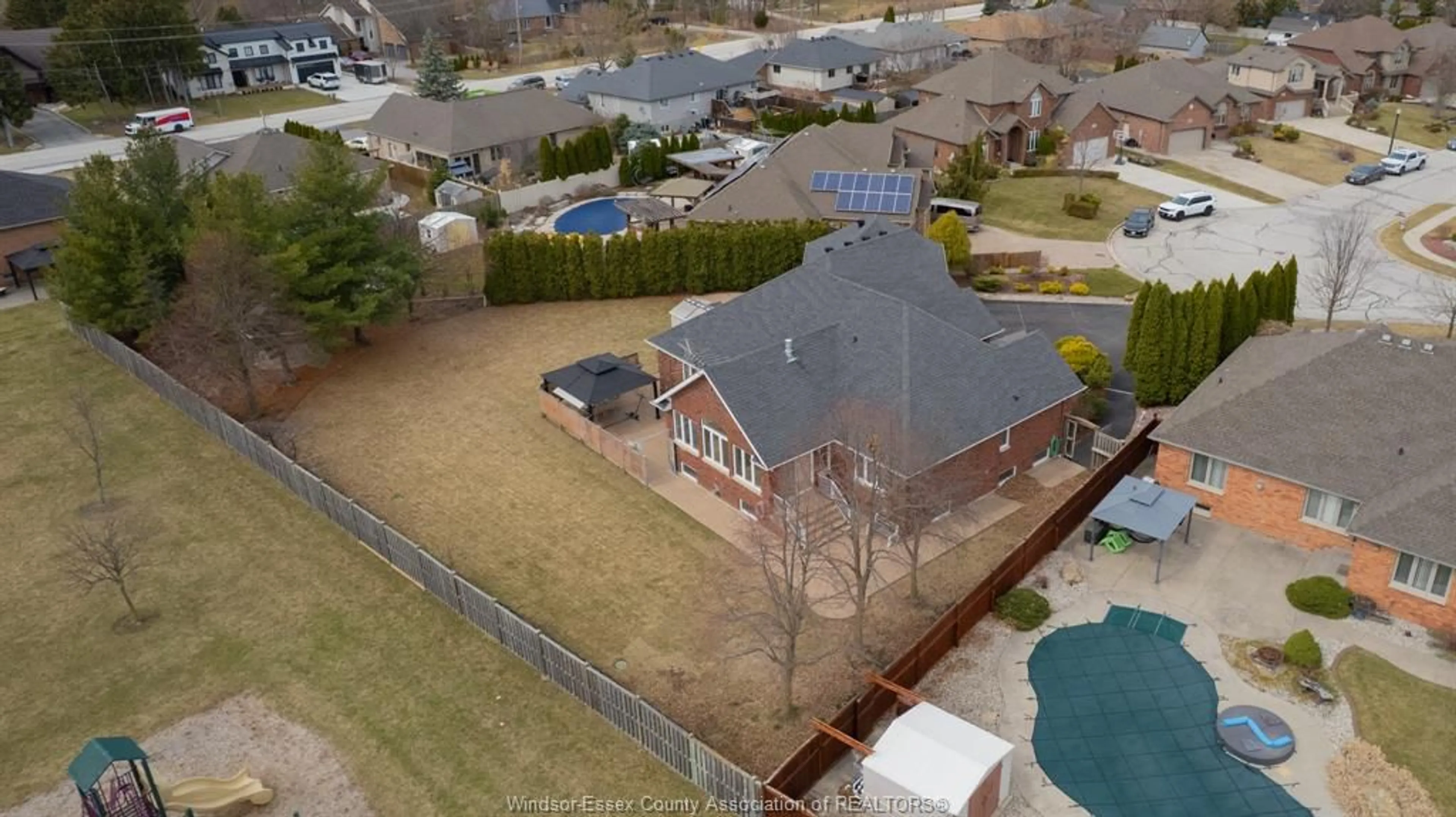 A pic from outside/outdoor area/front of a property/back of a property/a pic from drone, city buildings view from balcony for 389 PINEHURST Dr, Lakeshore Ontario N8L 0X4
