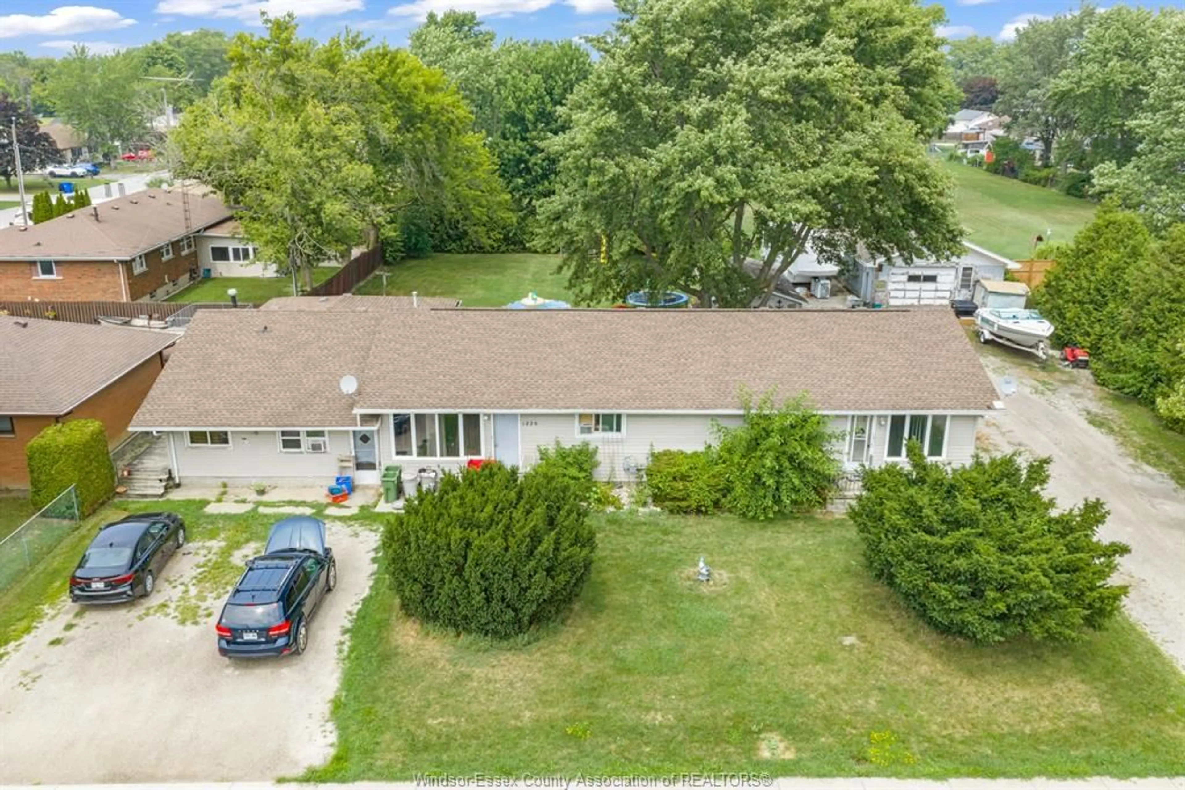A pic from outside/outdoor area/front of a property/back of a property/a pic from drone, unknown for 1228 FAITH Dr, Lakeshore Ontario N0R 1C0