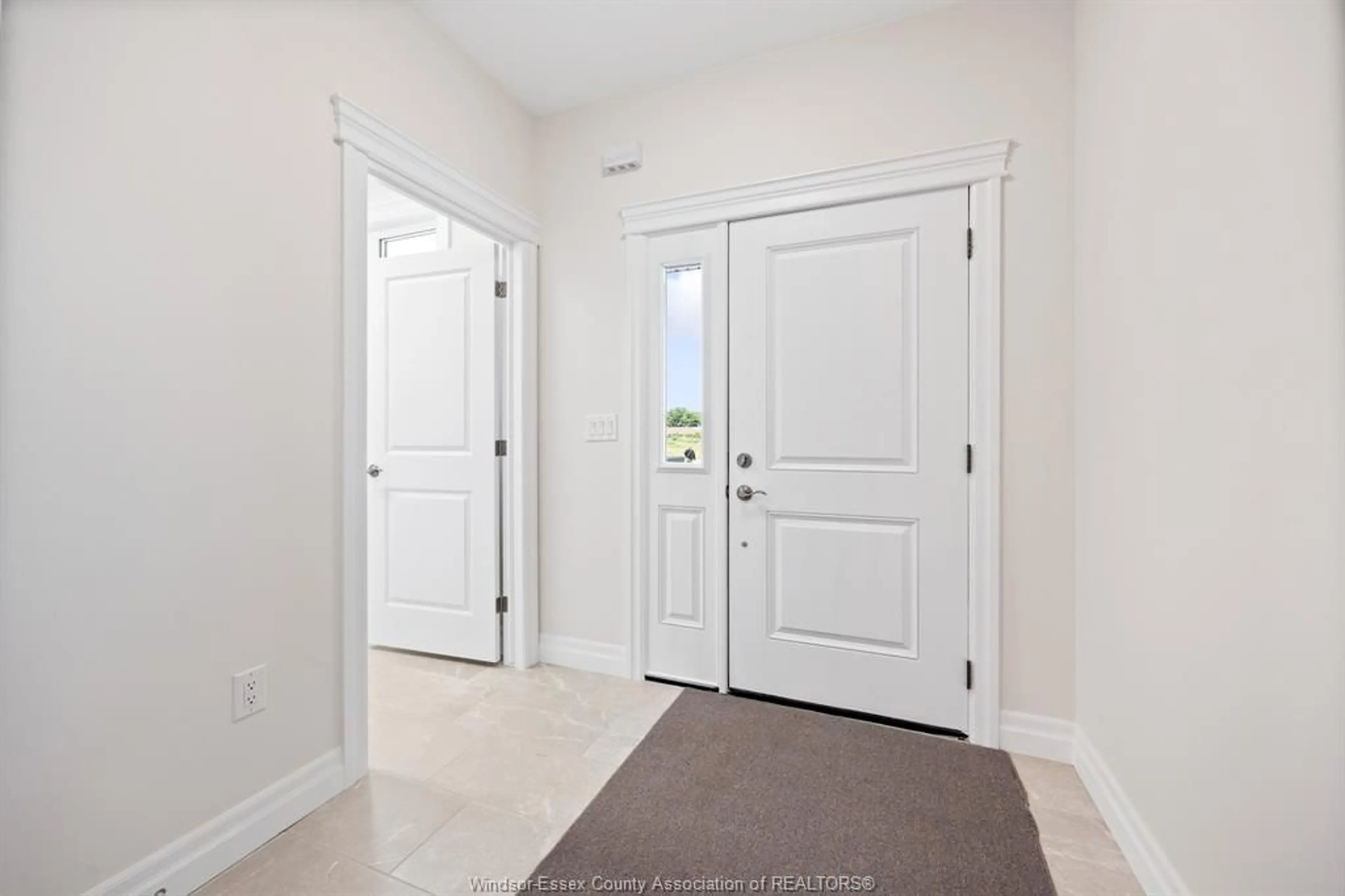 Indoor entryway for 61 PEREIRA, Harrow Ontario N0R 1G0