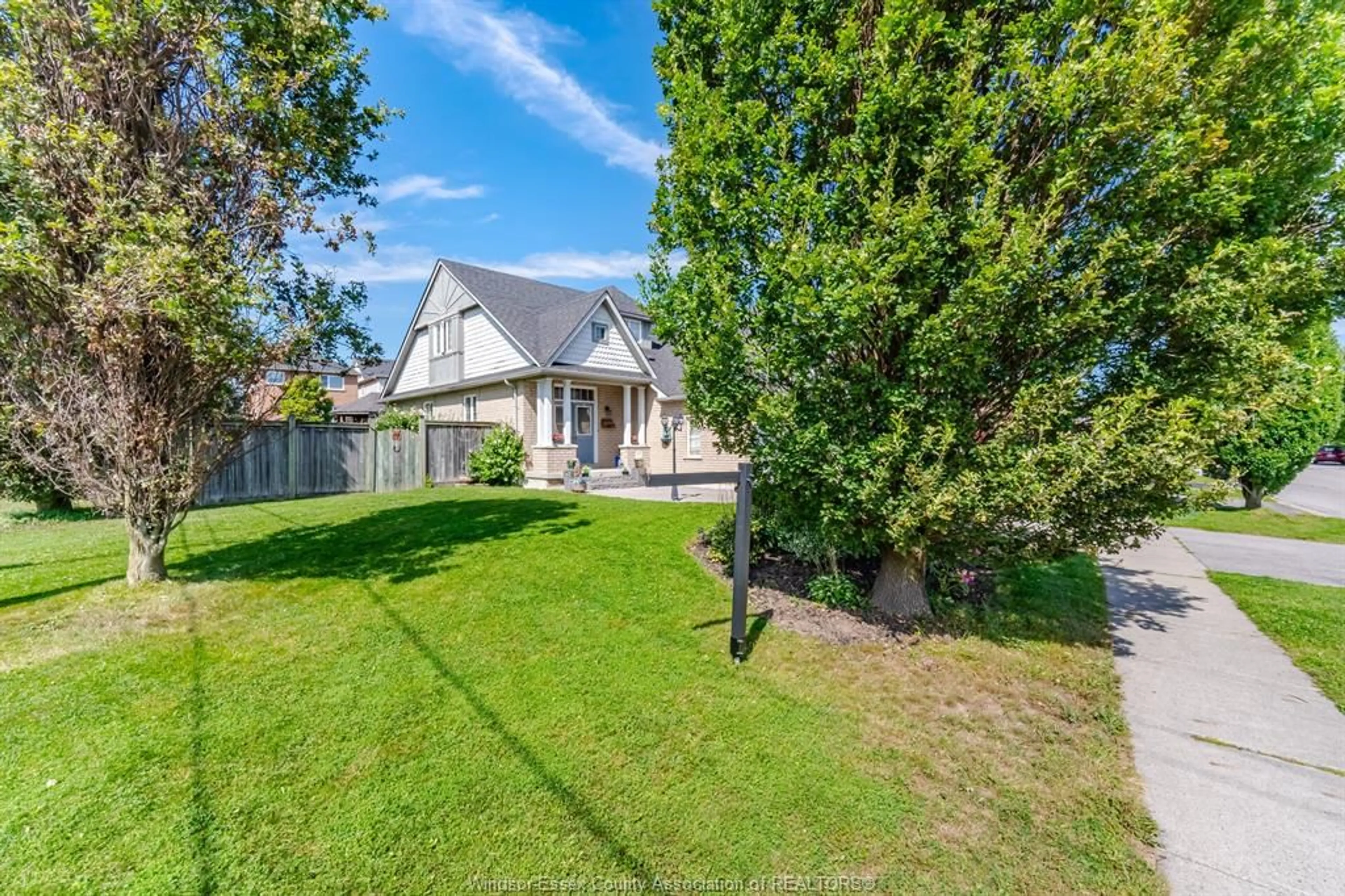 A pic from outside/outdoor area/front of a property/back of a property/a pic from drone, unknown for 2 SPRUCEWOOD Cres, Bowmanville Ontario L1C 5C6