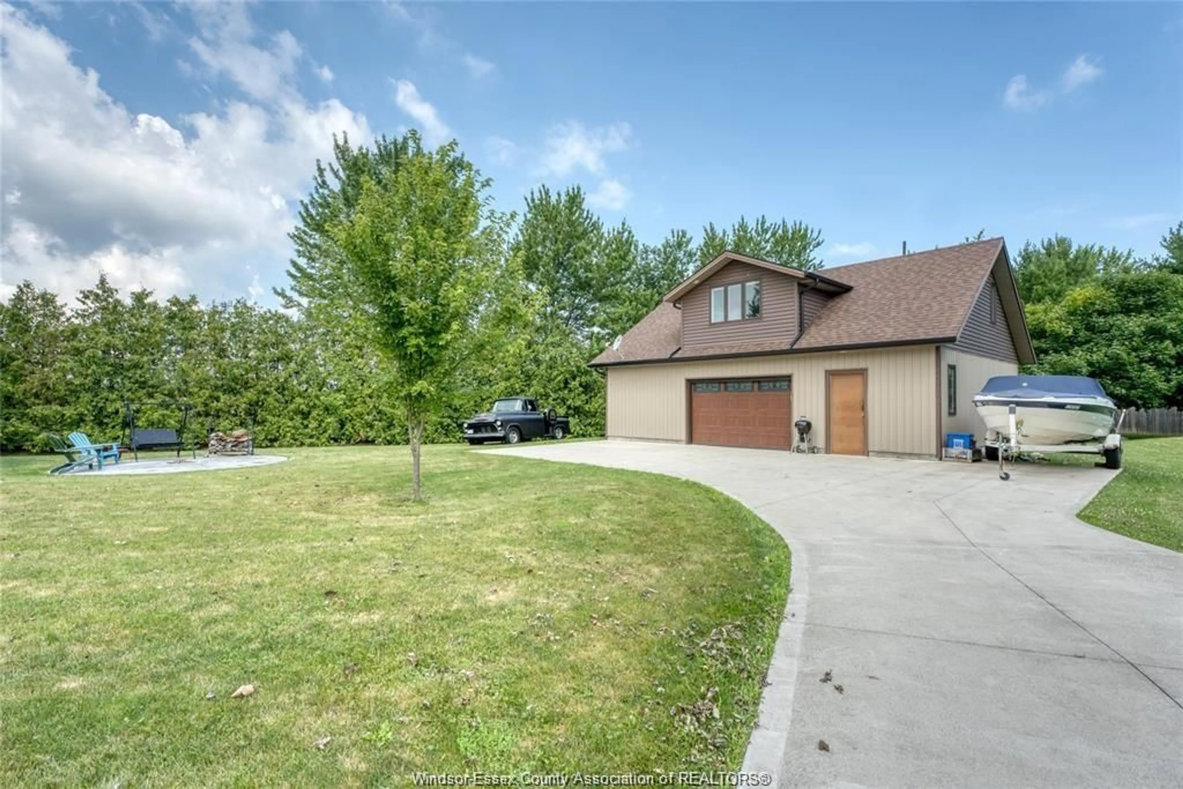 A pic from outside/outdoor area/front of a property/back of a property/a pic from drone, street for 113 BEACH Crt, Stoney Point Ontario N0R 1N0