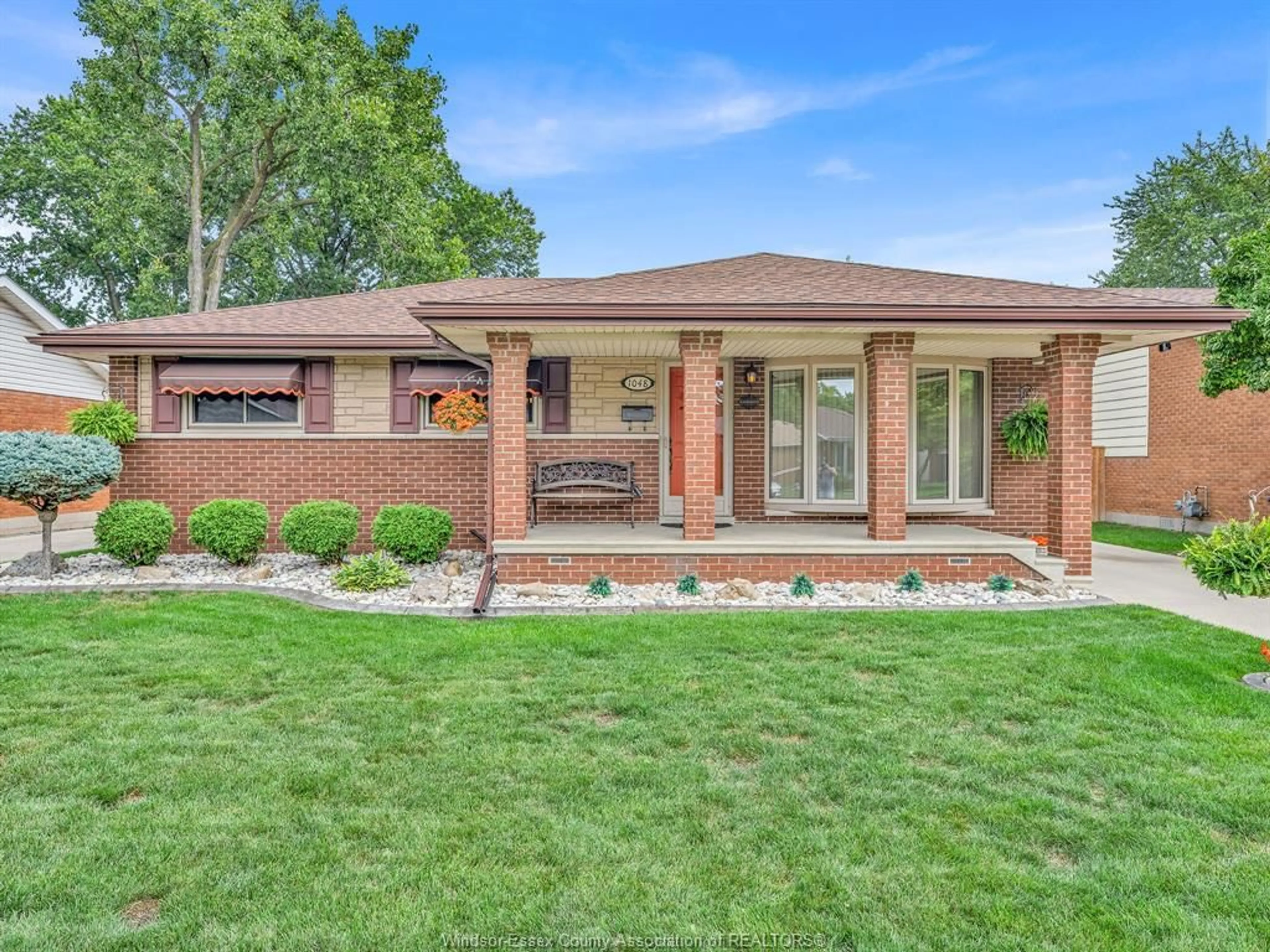 Home with brick exterior material, street for 1048 COVENTRY Crt, Windsor Ontario N8S 2W7