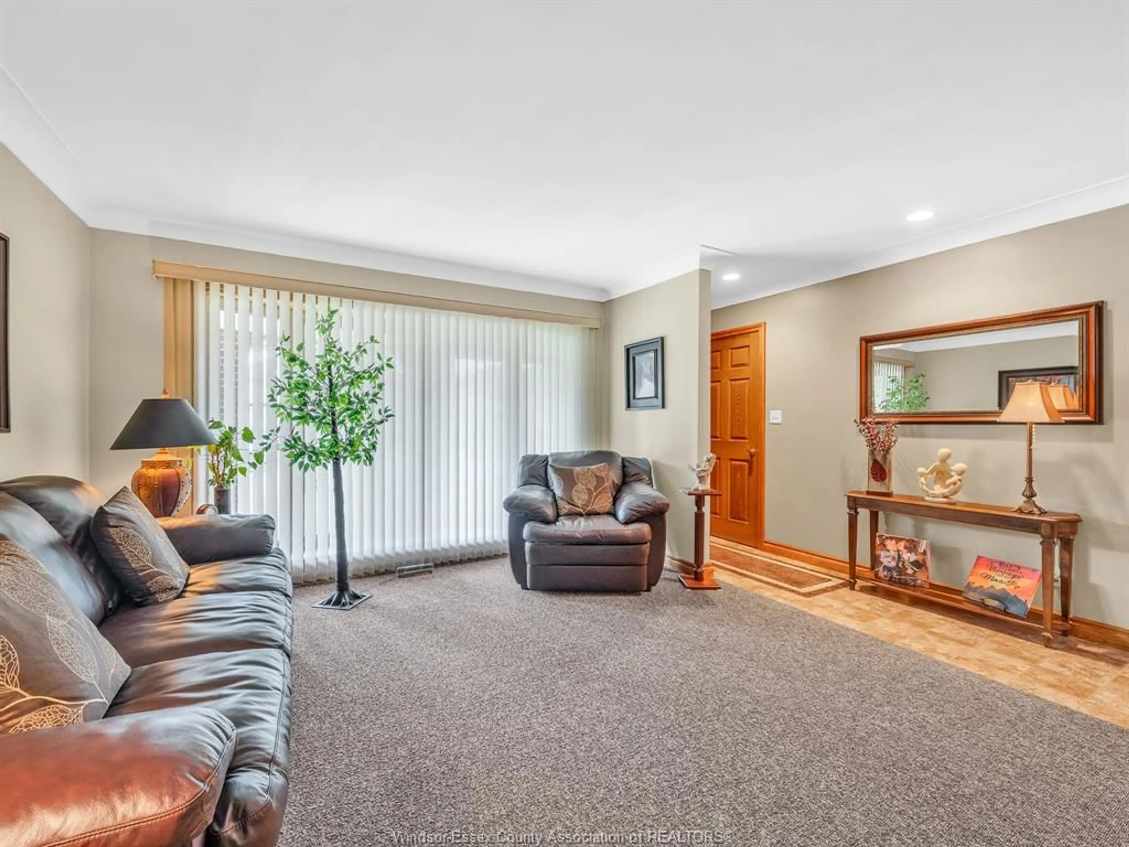 Living room with furniture, carpet floor for 1048 COVENTRY Crt, Windsor Ontario N8S 2W7