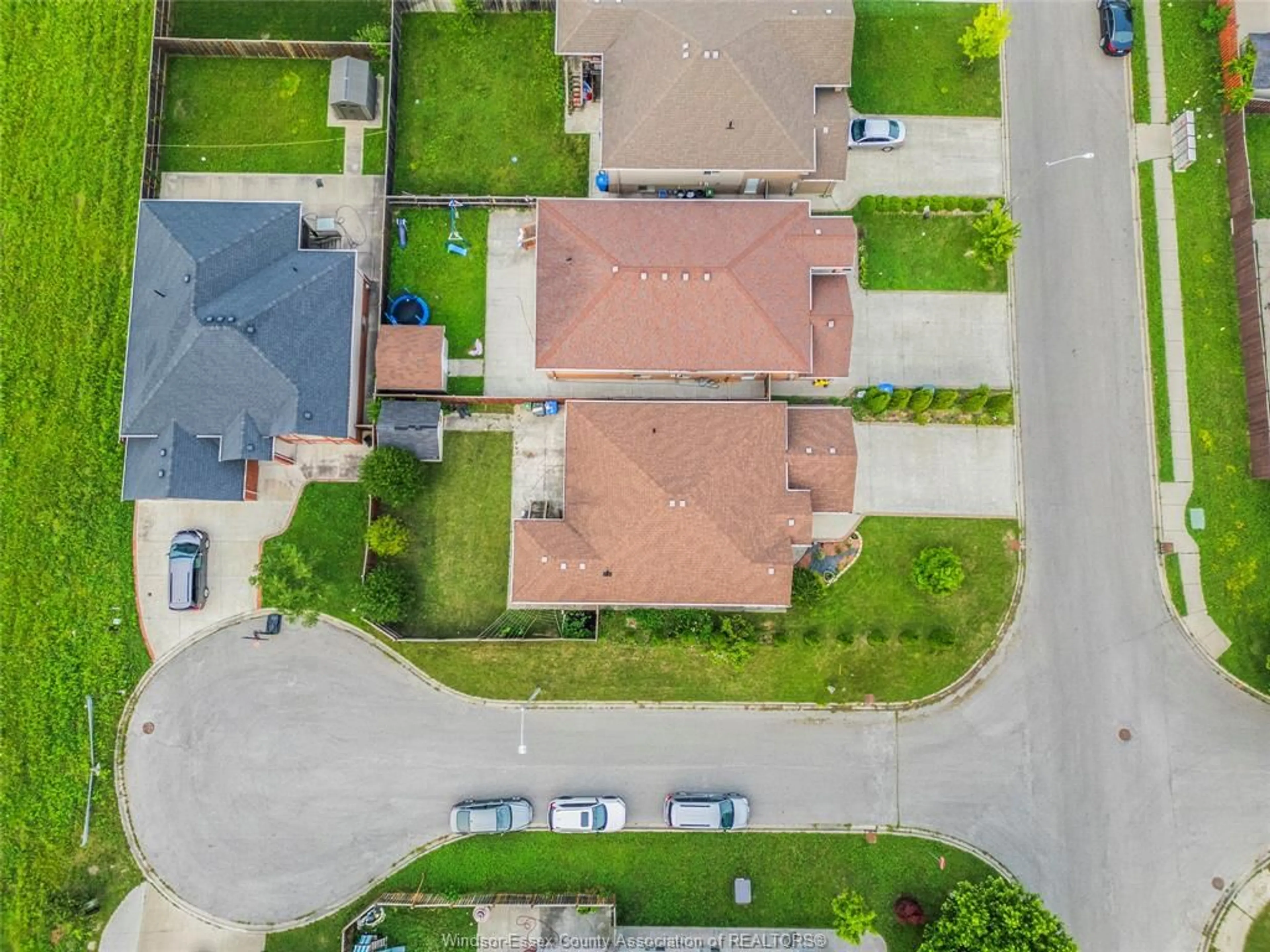 A pic from outside/outdoor area/front of a property/back of a property/a pic from drone, street for 1920 MANITOBA St, Windsor Ontario N9B 3H8