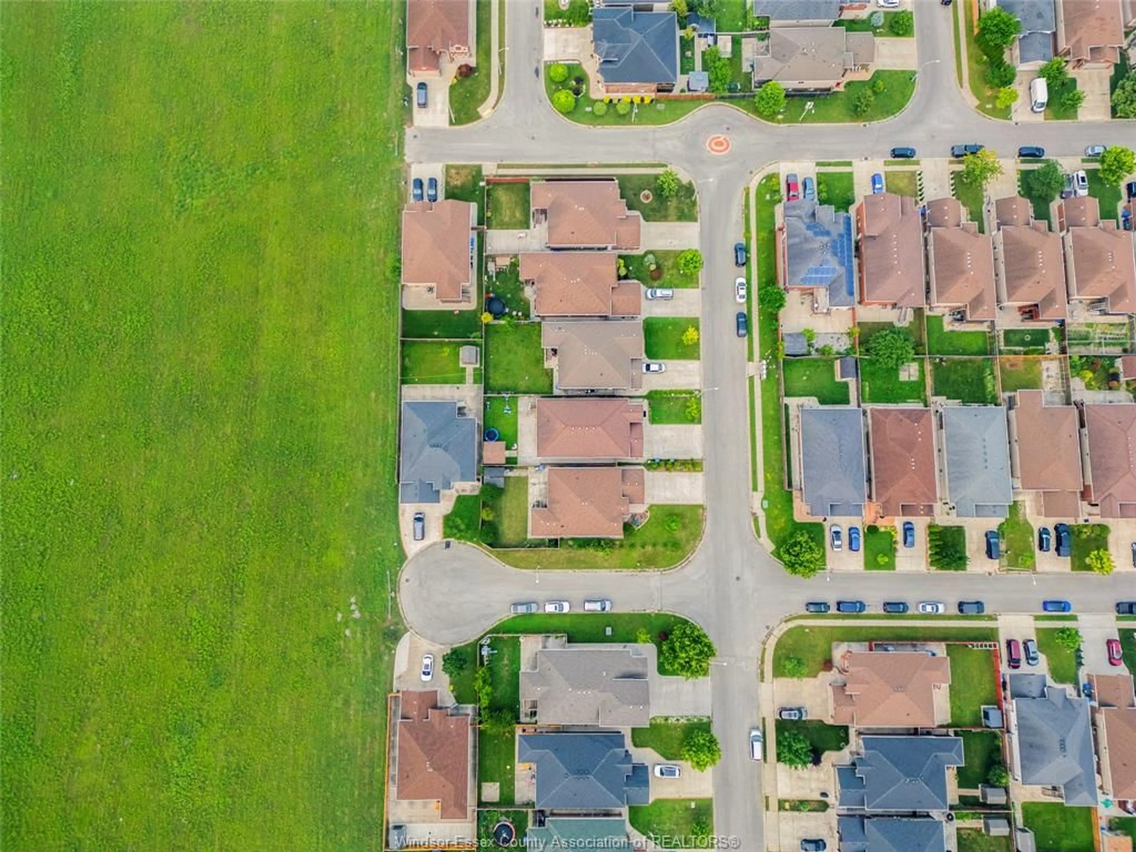 A pic from outside/outdoor area/front of a property/back of a property/a pic from drone, street for 1920 MANITOBA St, Windsor Ontario N9B 3H8