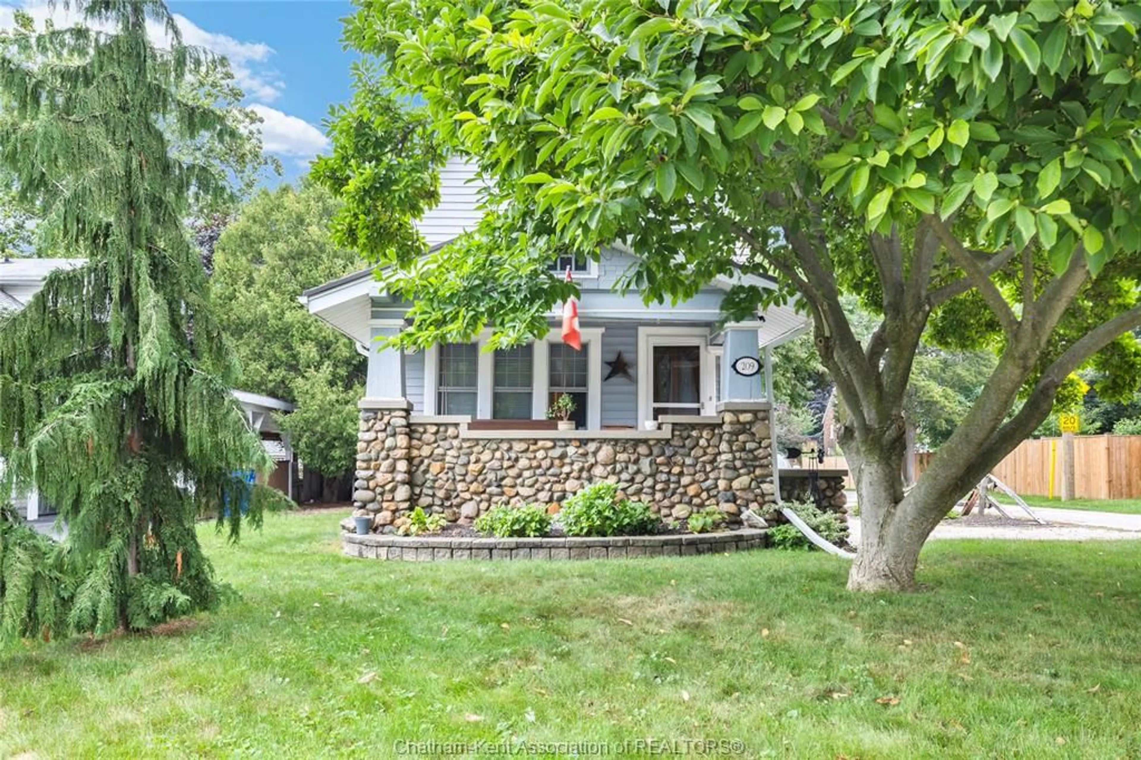 Patio, street for 209 JOSEPH St, Chatham-Kent Ontario N7L 3H1