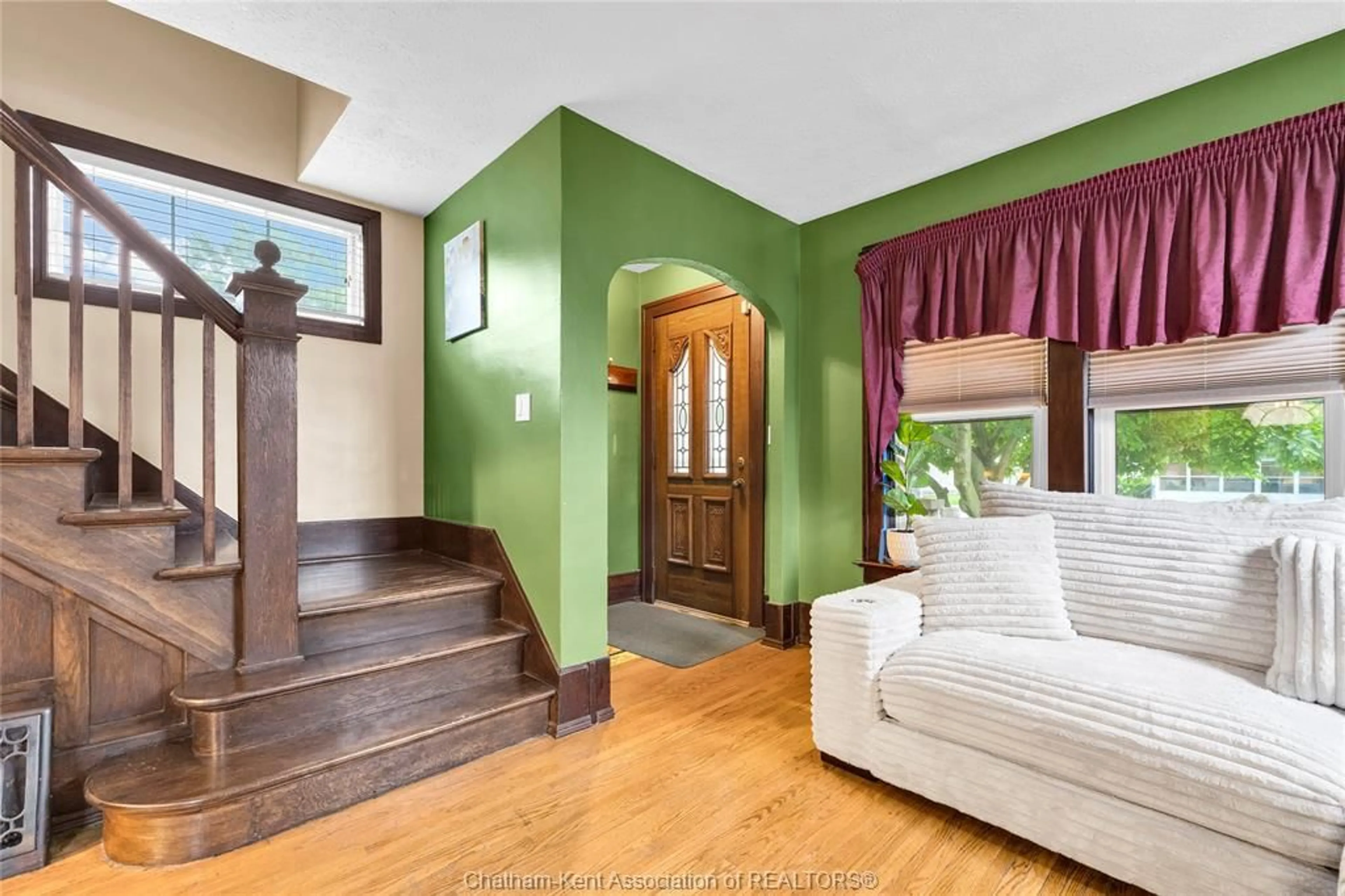 Indoor entryway for 209 JOSEPH St, Chatham-Kent Ontario N7L 3H1
