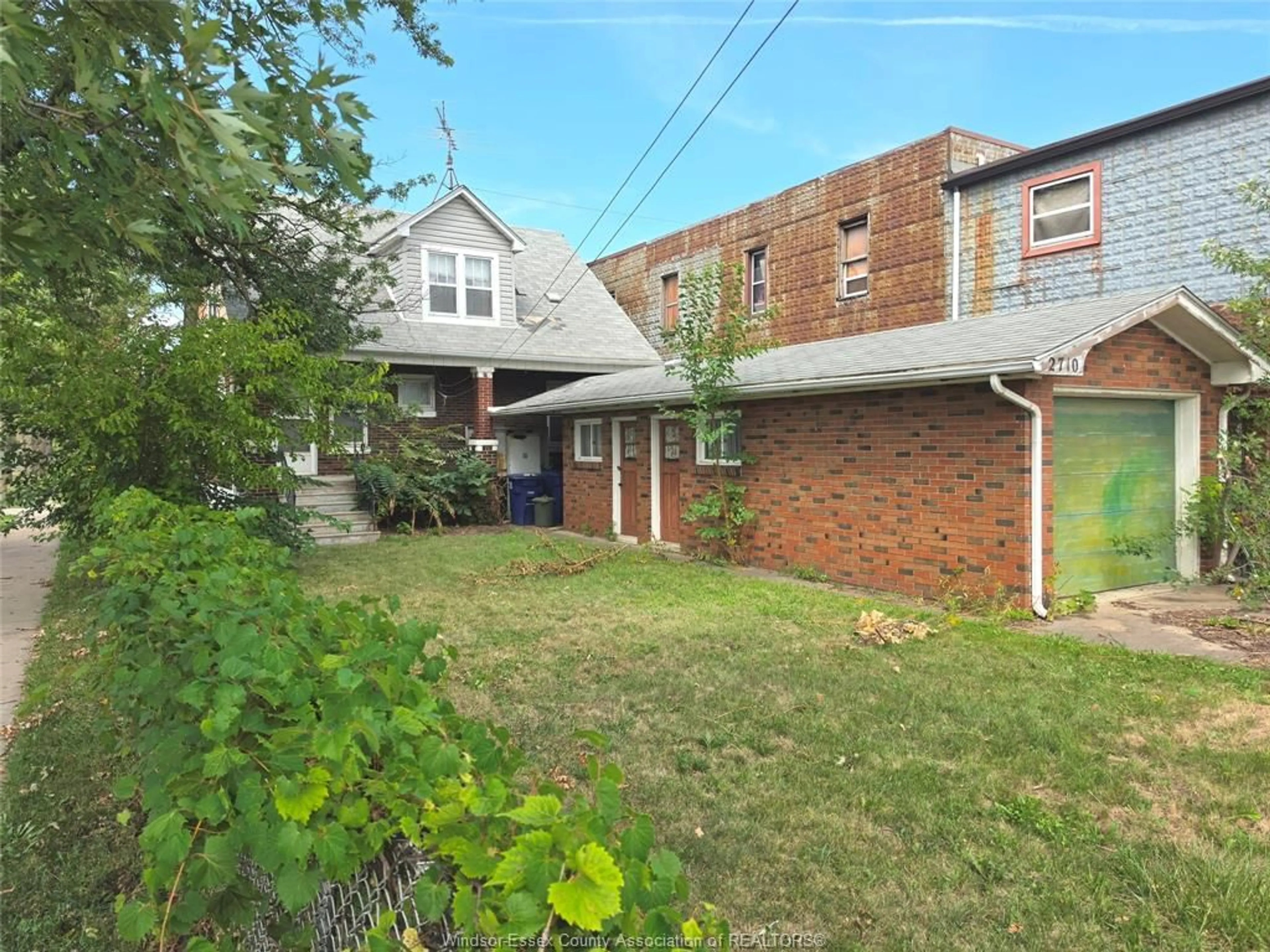 A pic from outside/outdoor area/front of a property/back of a property/a pic from drone, street for 2710 SEMINOLE, Windsor Ontario N8Y 1X8