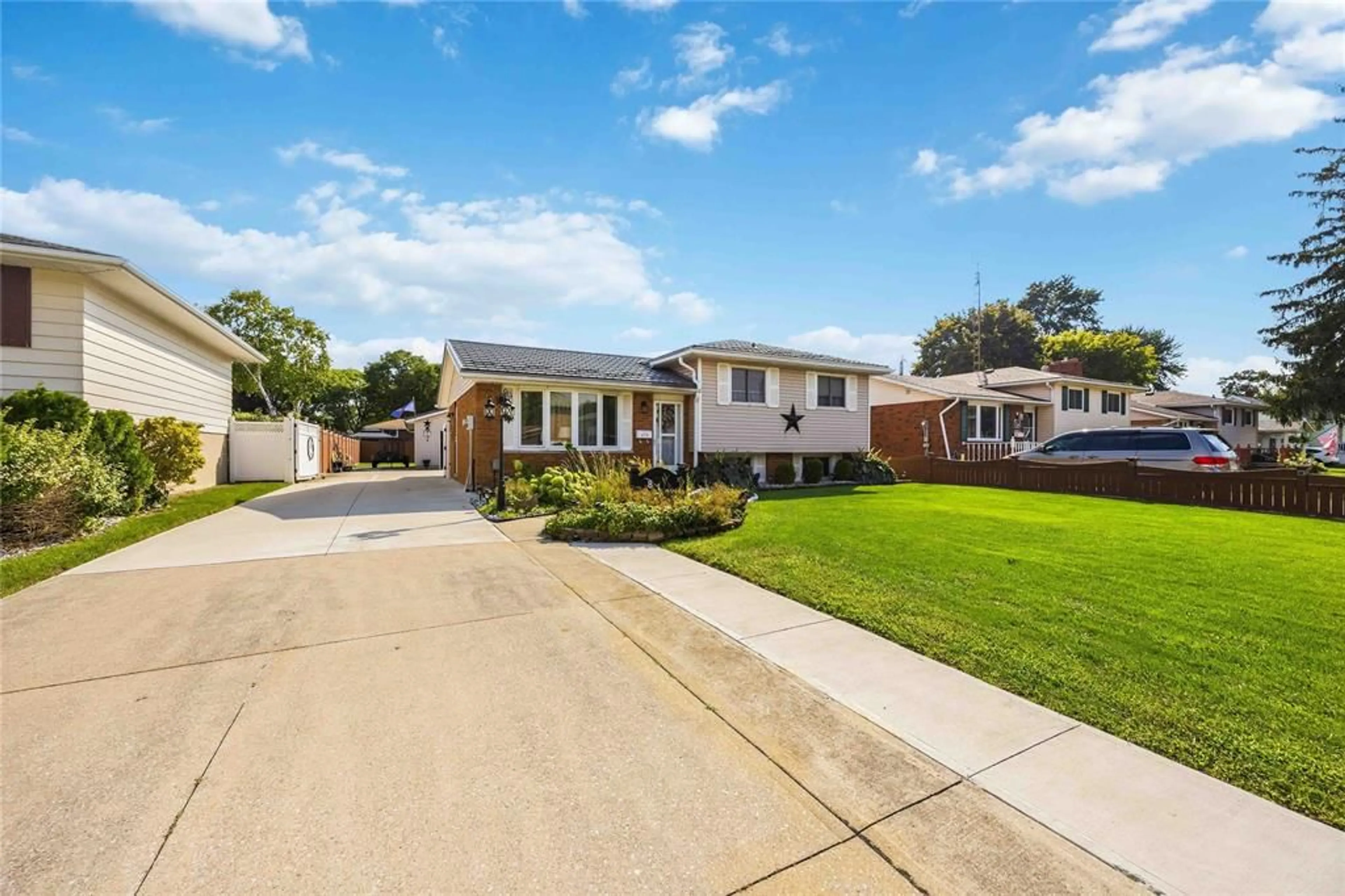 Home with brick exterior material, street for 819 WELLINGTON St, Sarnia Ontario N7T 1J4