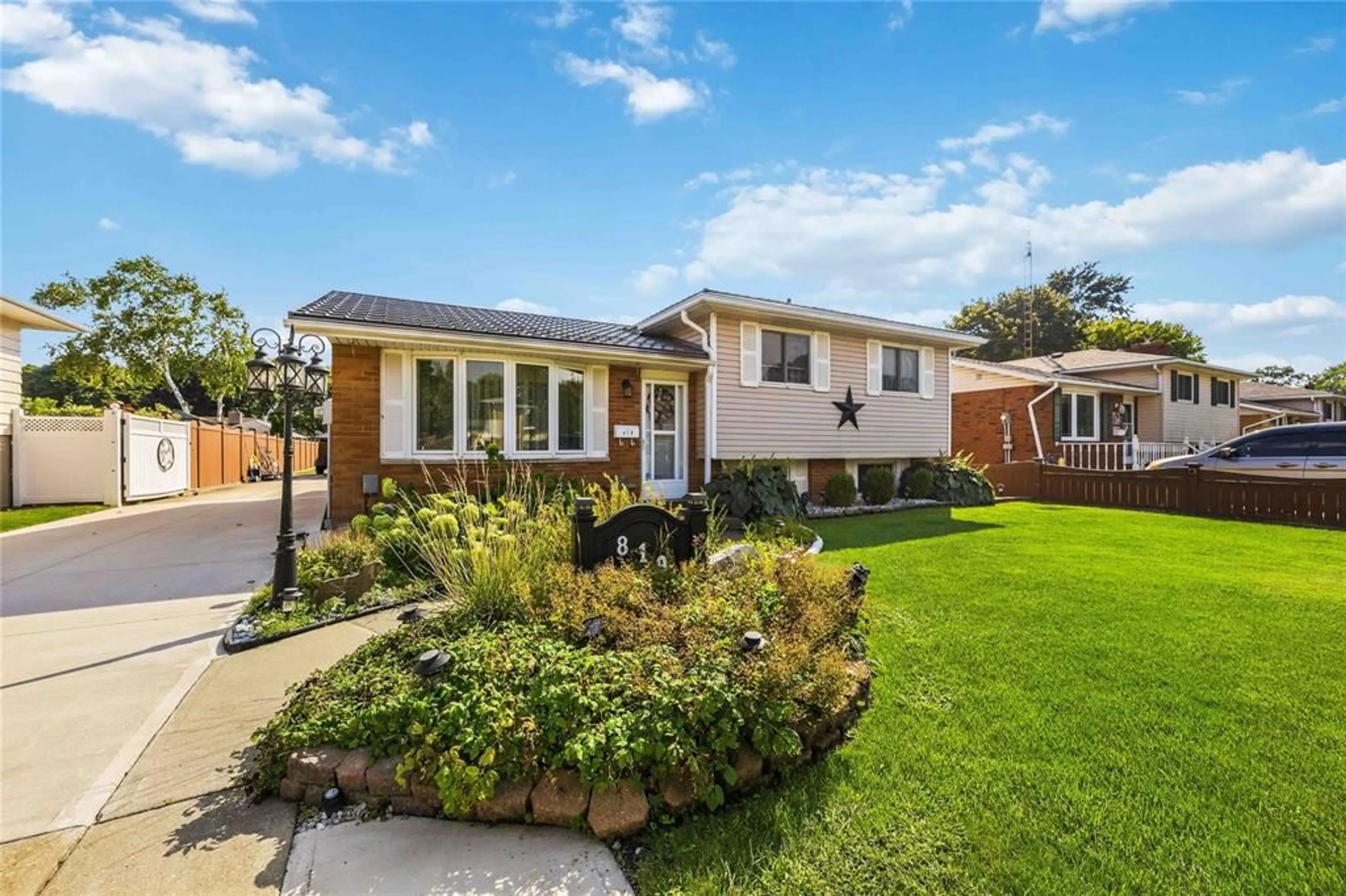 Home with brick exterior material, street for 819 WELLINGTON St, Sarnia Ontario N7T 1J4