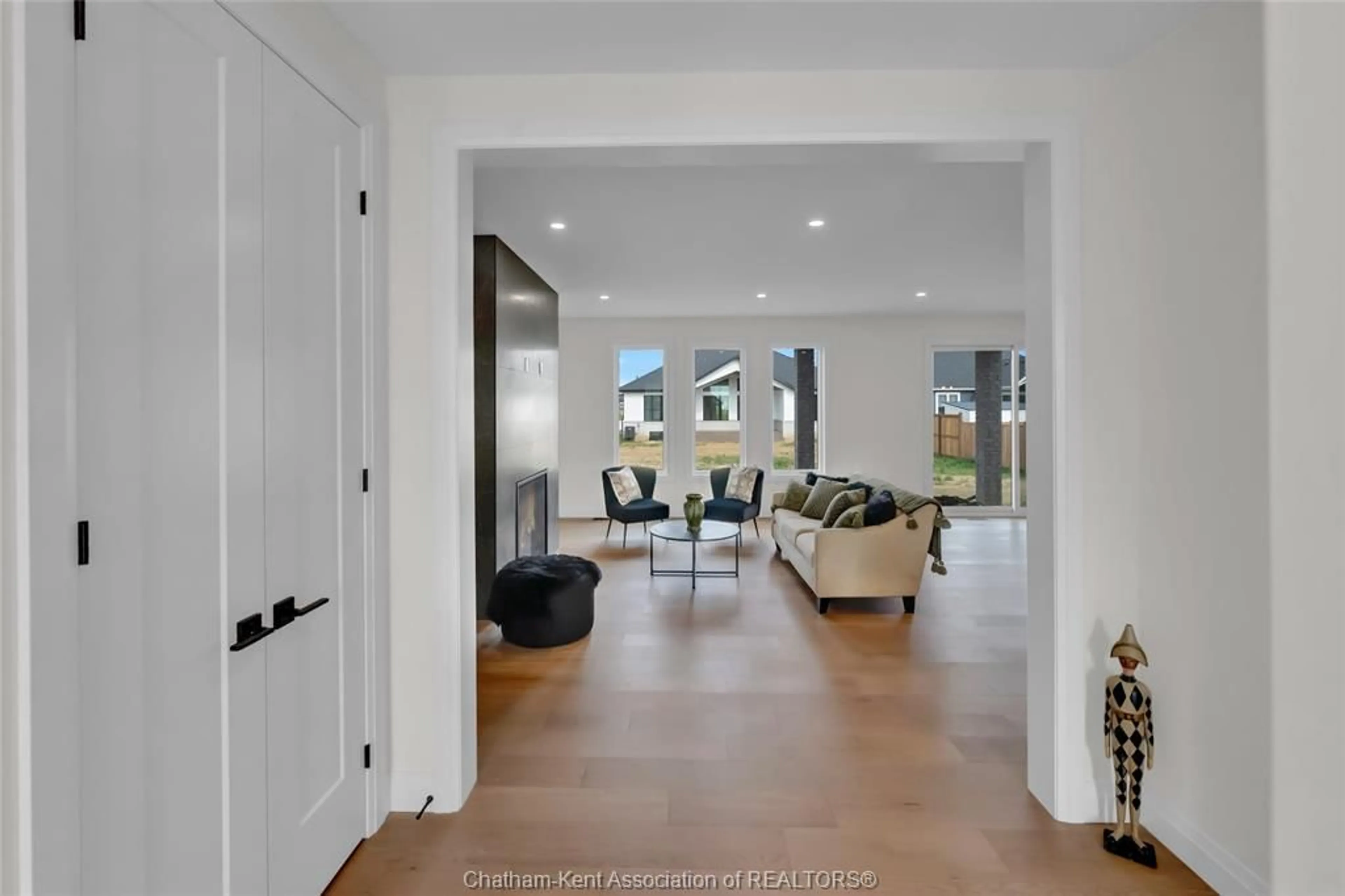 Indoor entryway for 168 Rosewood Cres, Chatham Ontario N7M 0V4
