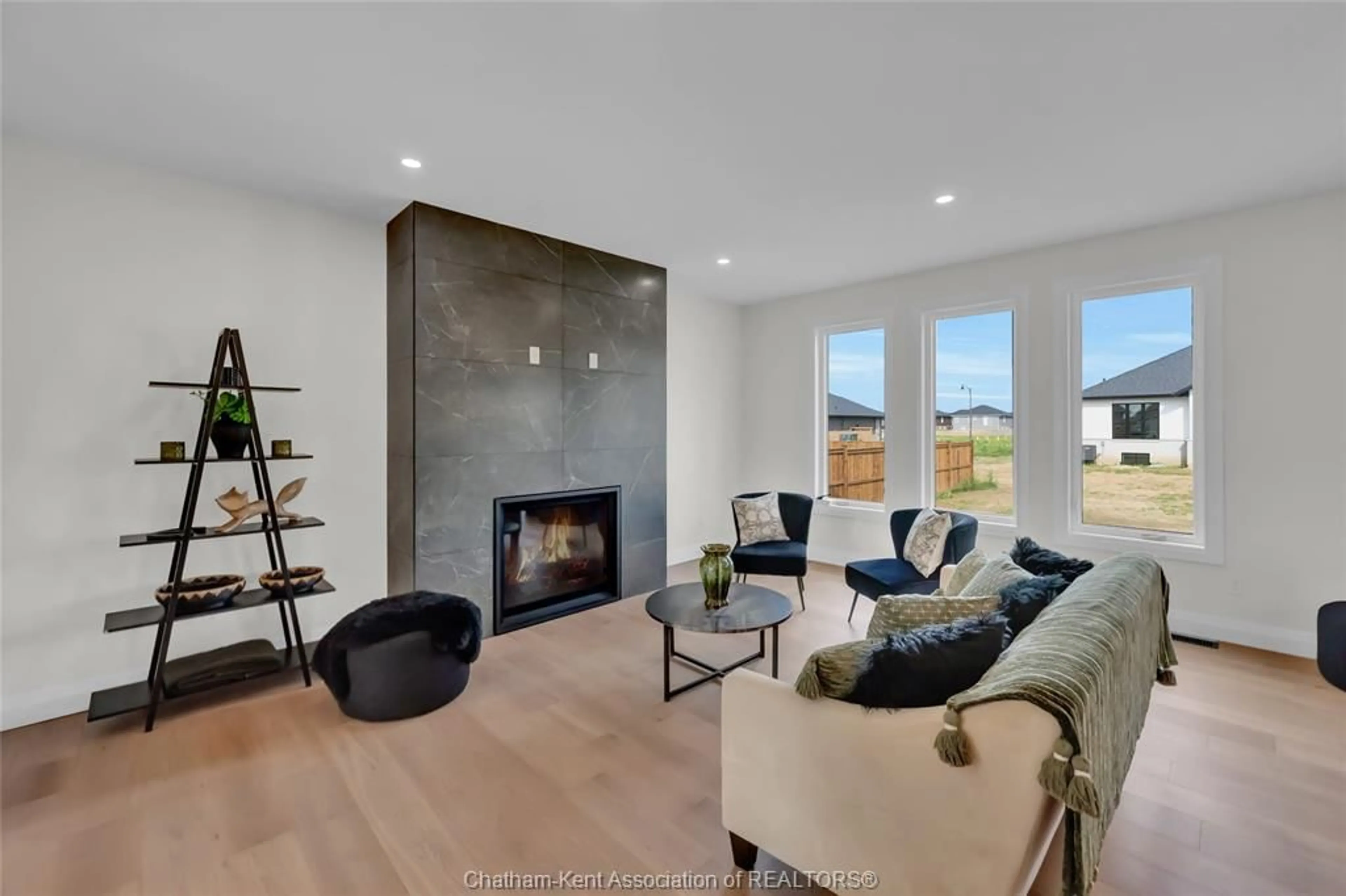Living room with furniture, unknown for 168 Rosewood Cres, Chatham Ontario N7M 0V4