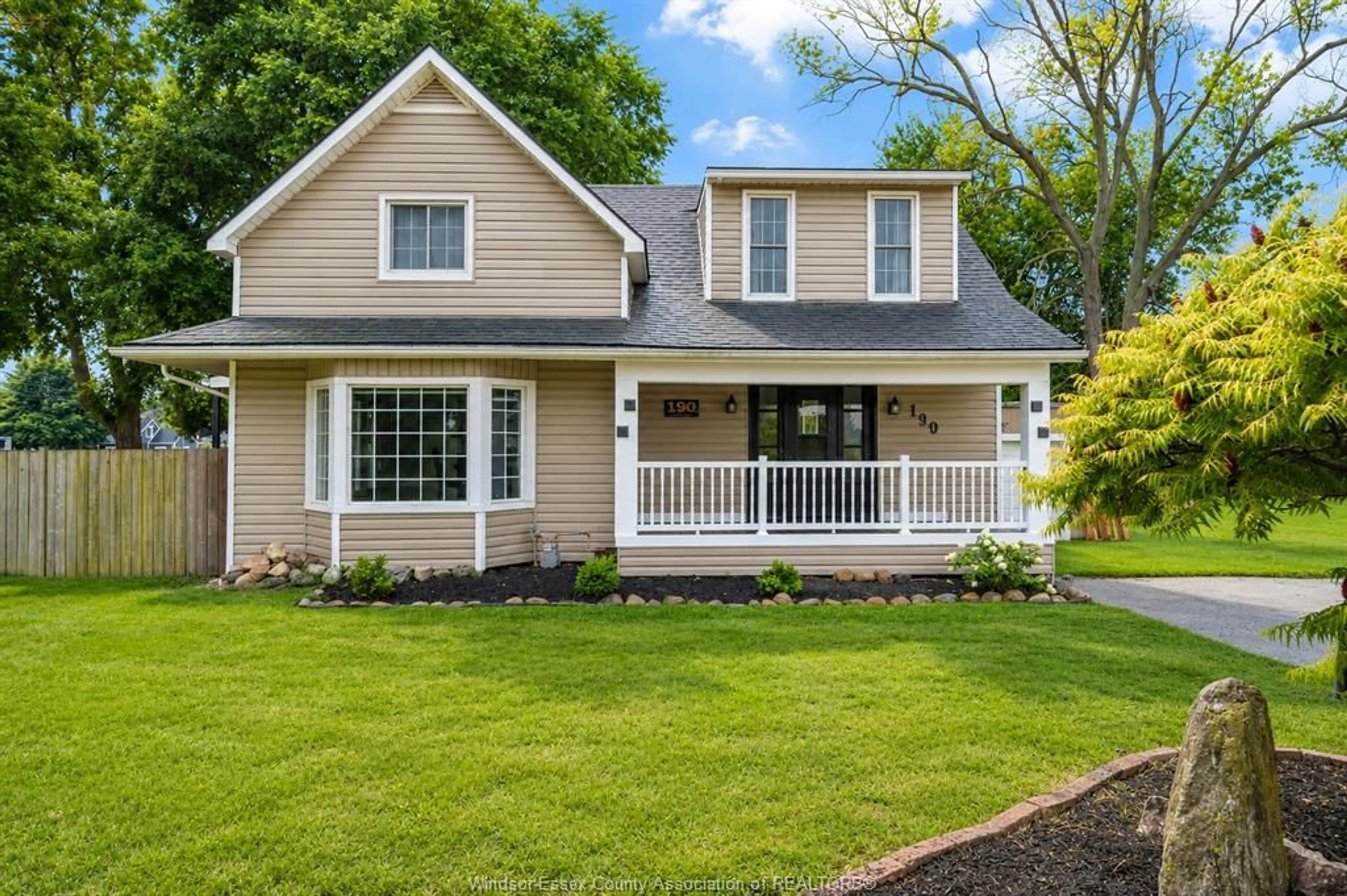 Home with vinyl exterior material, street for 190 SACRED HEART, LaSalle Ontario N9J 1S7