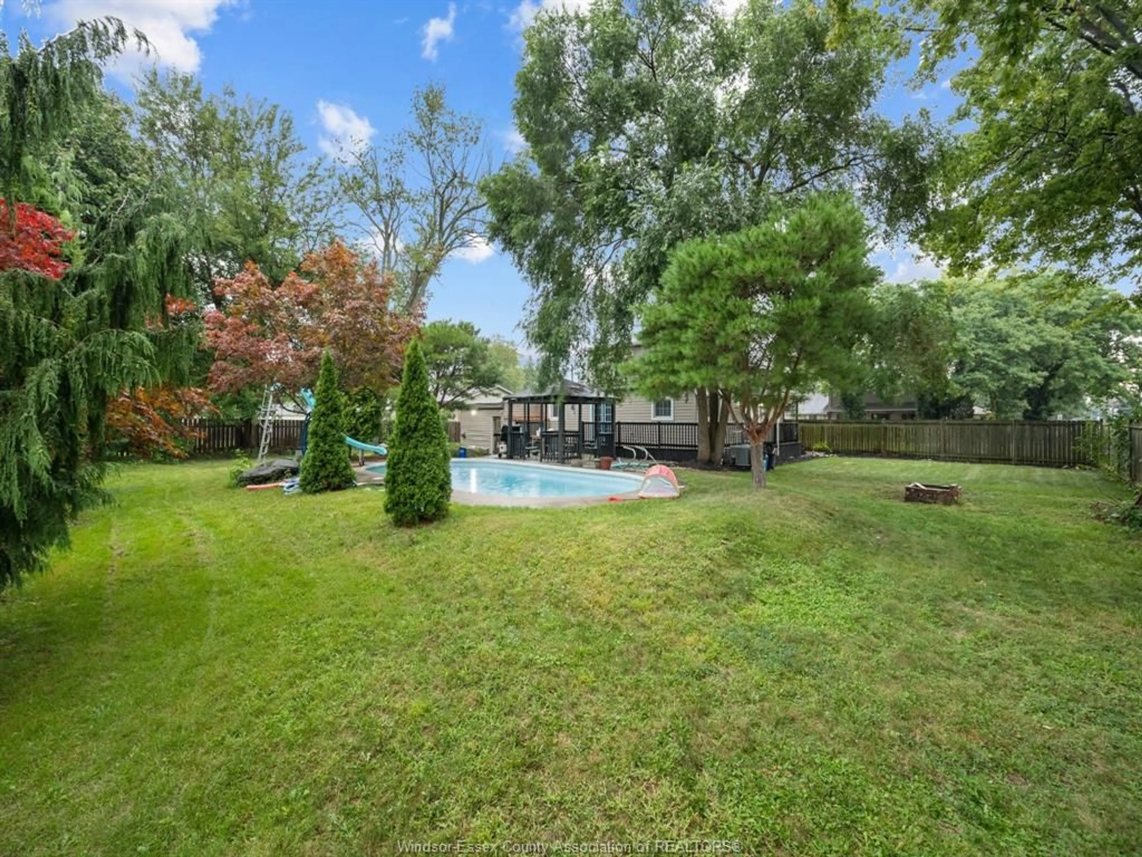 A pic from outside/outdoor area/front of a property/back of a property/a pic from drone, water/lake/river/ocean view for 190 SACRED HEART, LaSalle Ontario N9J 1S7
