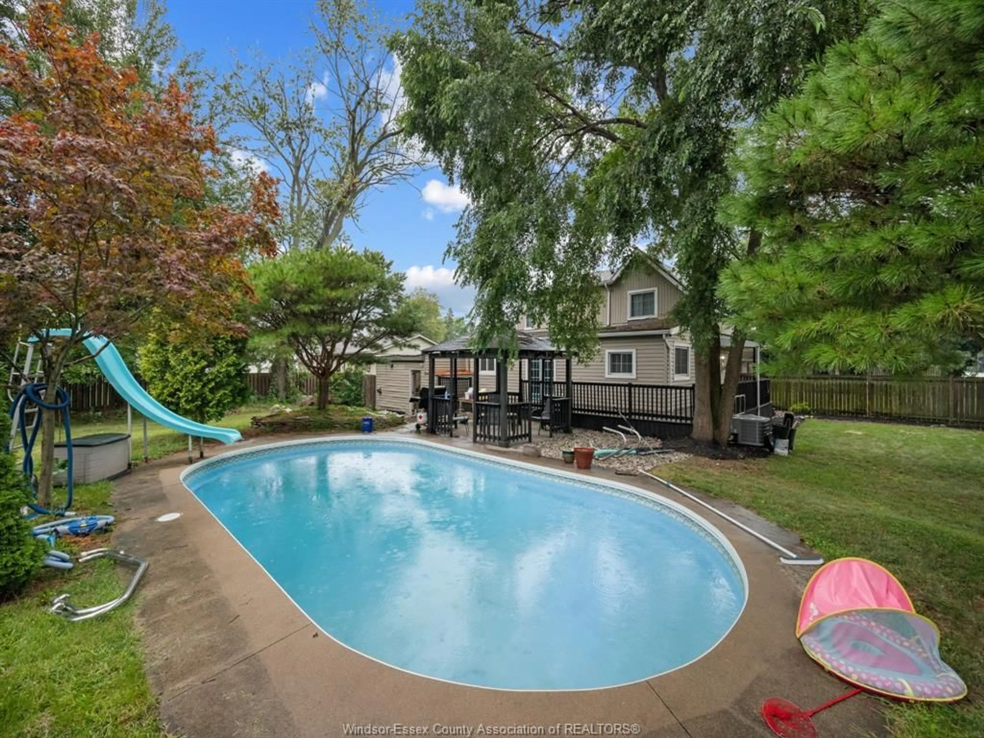 Pool for 190 SACRED HEART, LaSalle Ontario N9J 1S7