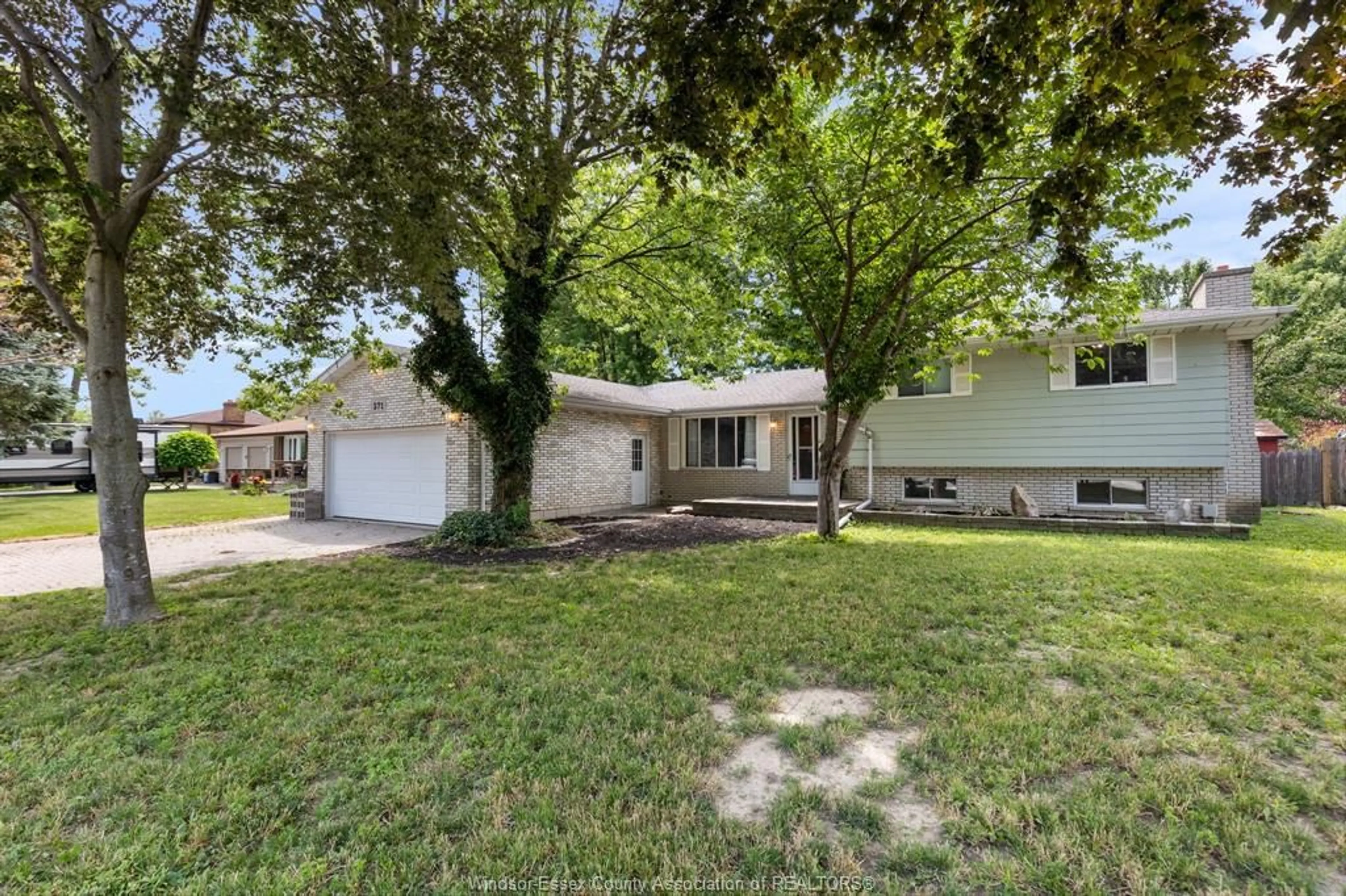 A pic from outside/outdoor area/front of a property/back of a property/a pic from drone, street for 371 OAK St, Lakeshore Ontario N0R 1A0