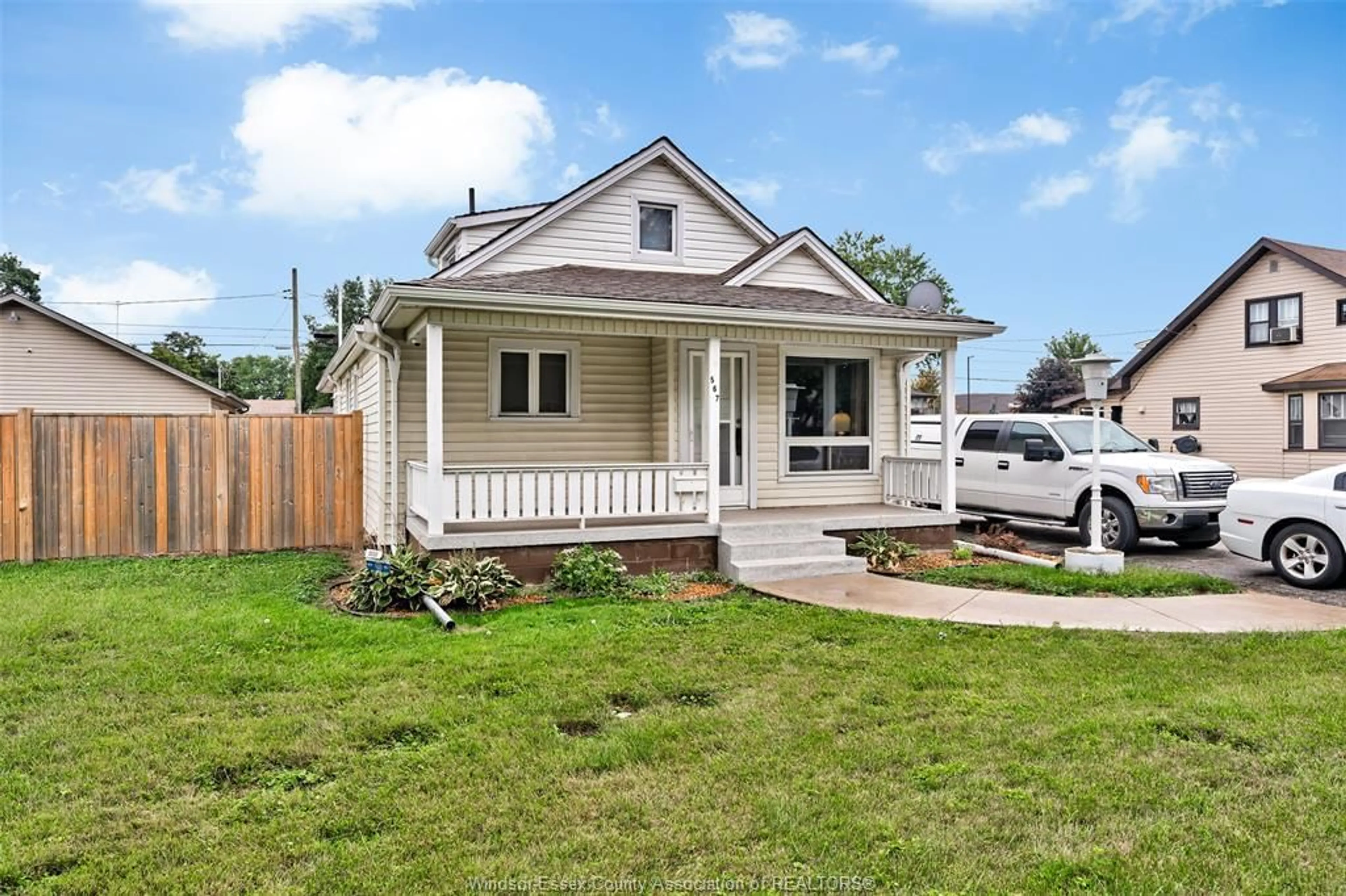 Home with vinyl exterior material, street for 567 EDINBOROUGH, Windsor Ontario N8X 3C5