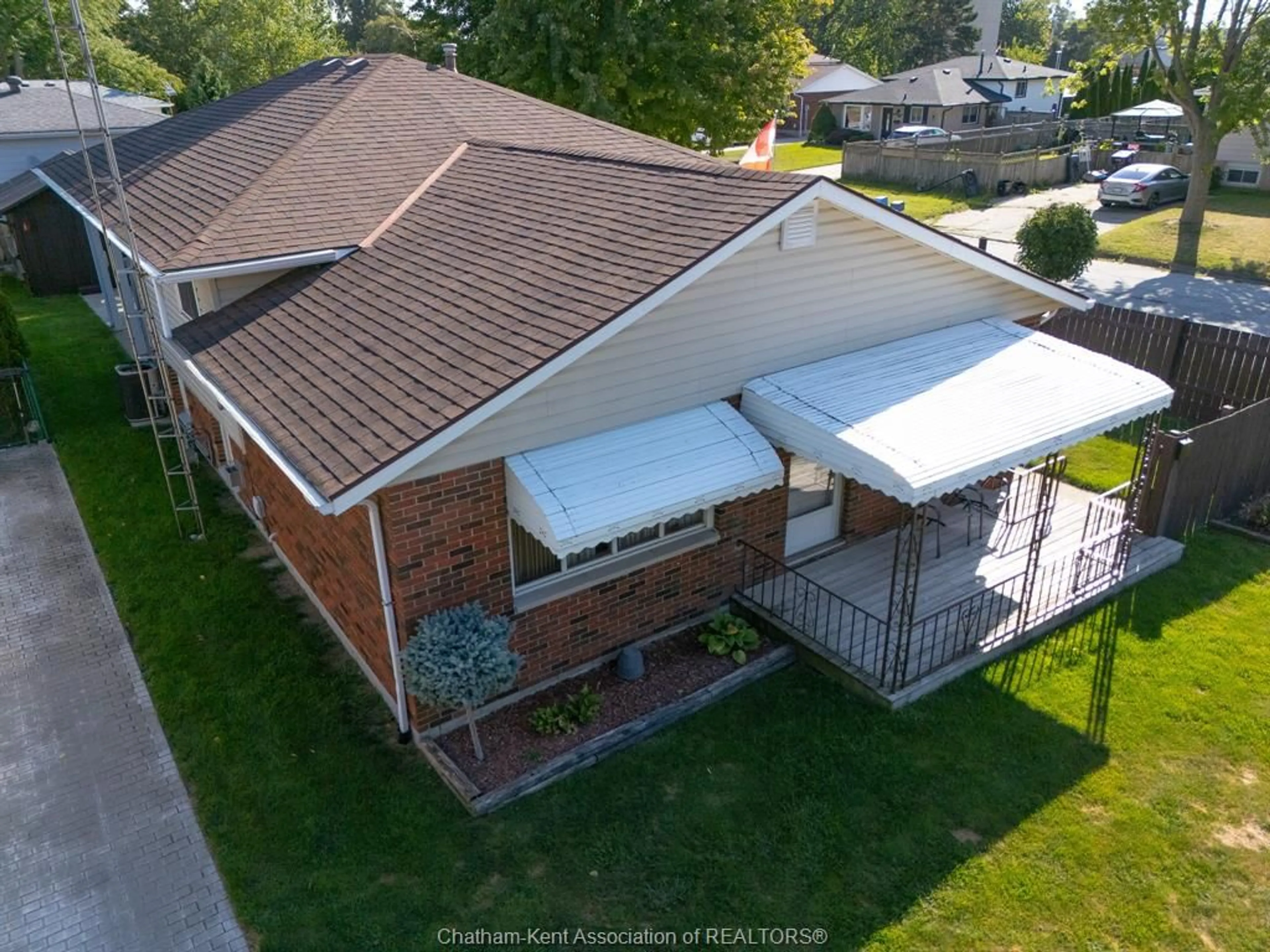 A pic from outside/outdoor area/front of a property/back of a property/a pic from drone, unknown for 61 VANIER Dr, Chatham Ontario N7L 2T3