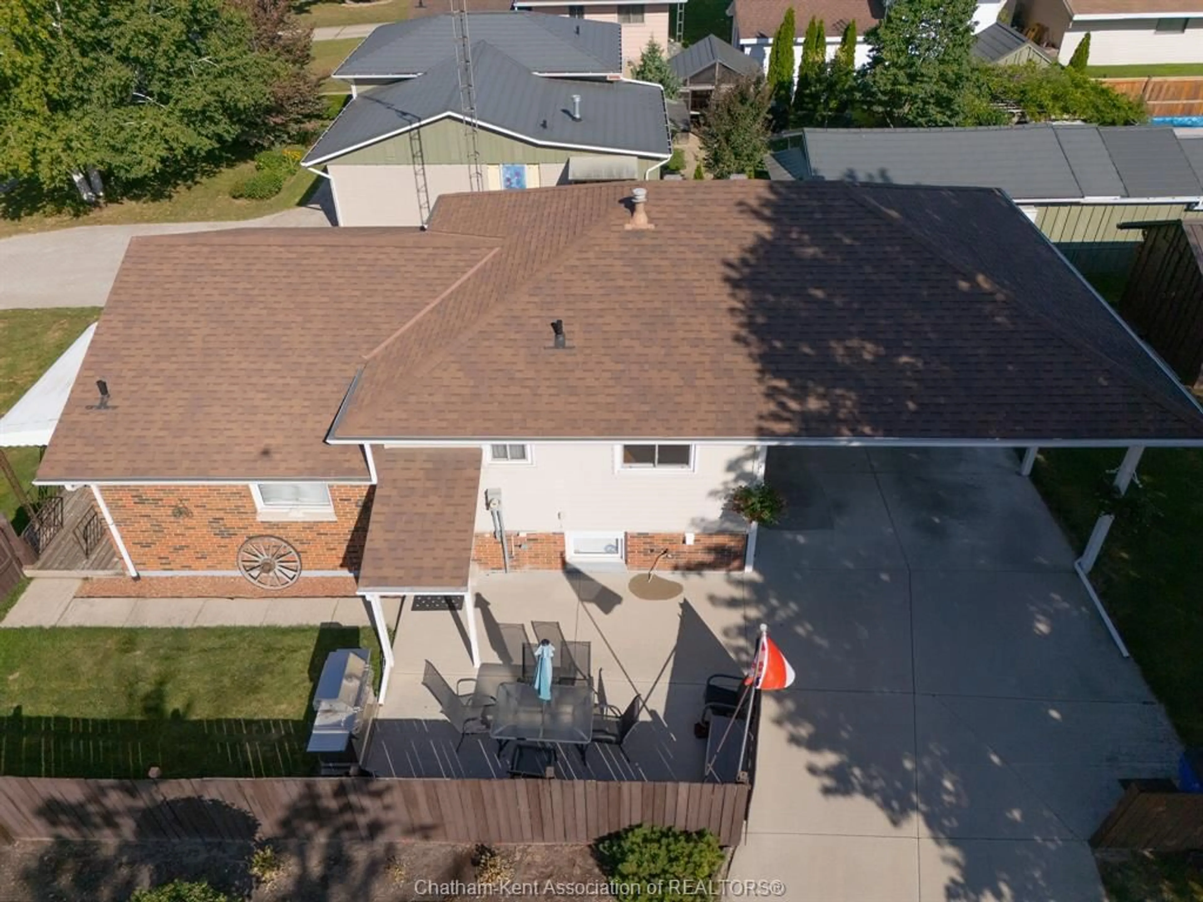 A pic from outside/outdoor area/front of a property/back of a property/a pic from drone, street for 61 VANIER Dr, Chatham Ontario N7L 2T3