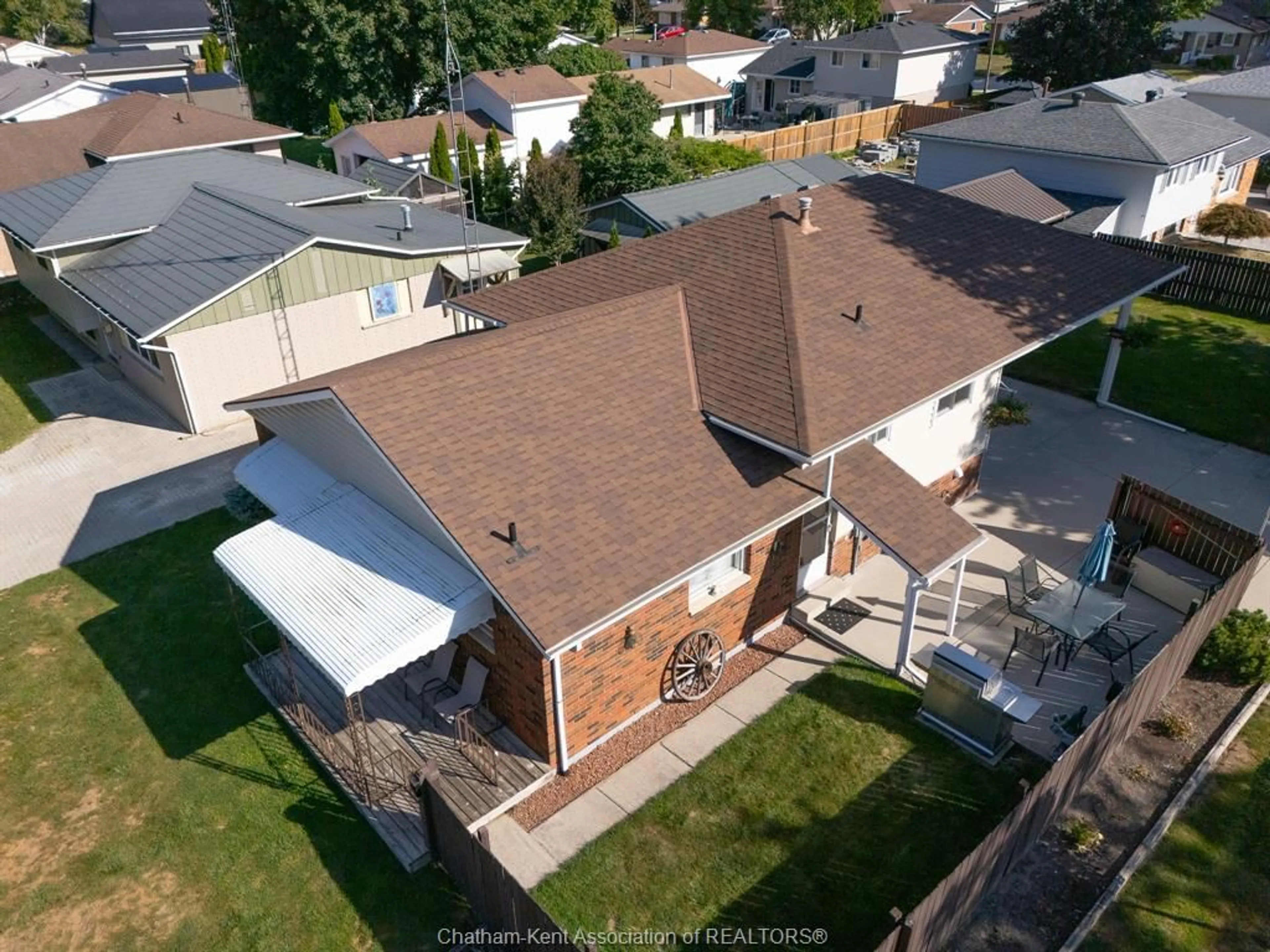 A pic from outside/outdoor area/front of a property/back of a property/a pic from drone, unknown for 61 VANIER Dr, Chatham Ontario N7L 2T3