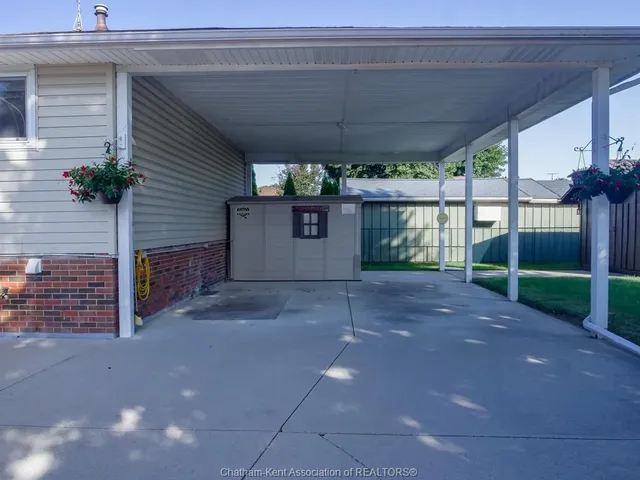 61 VANIER Dr, Chatham 5