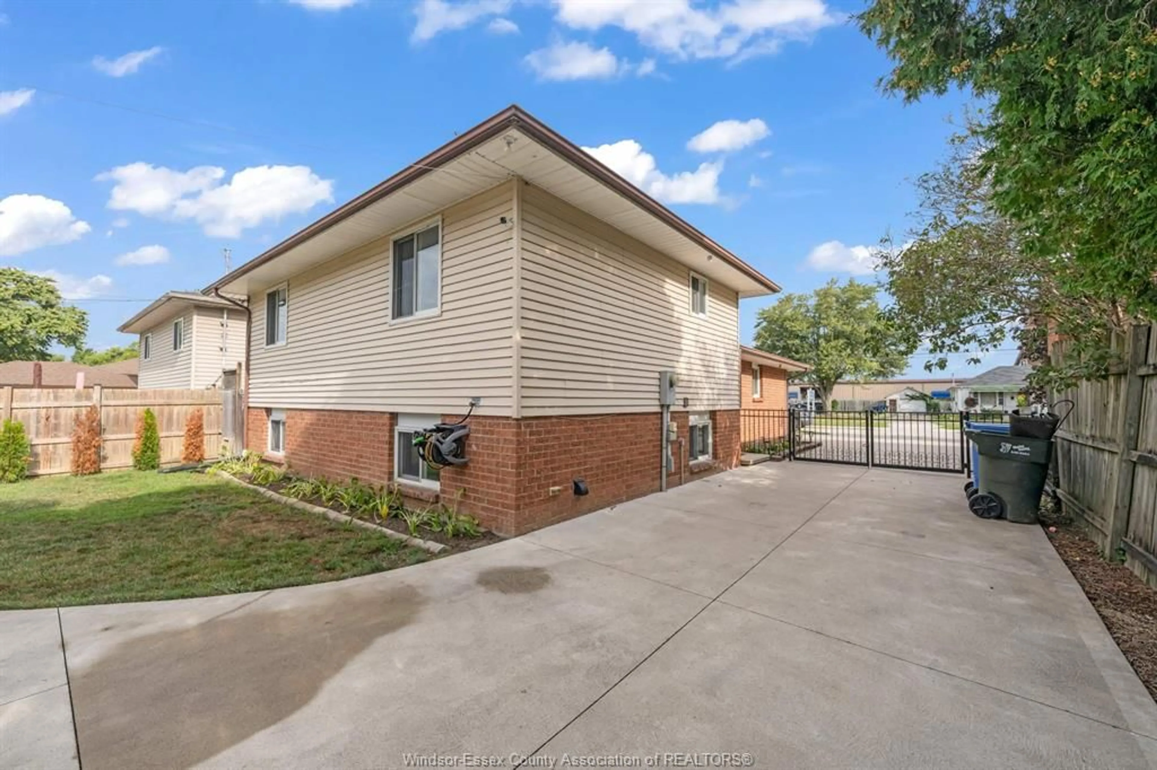 A pic from outside/outdoor area/front of a property/back of a property/a pic from drone, street for 231 St. Arnaud, Amherstburg Ontario N9V 2P2