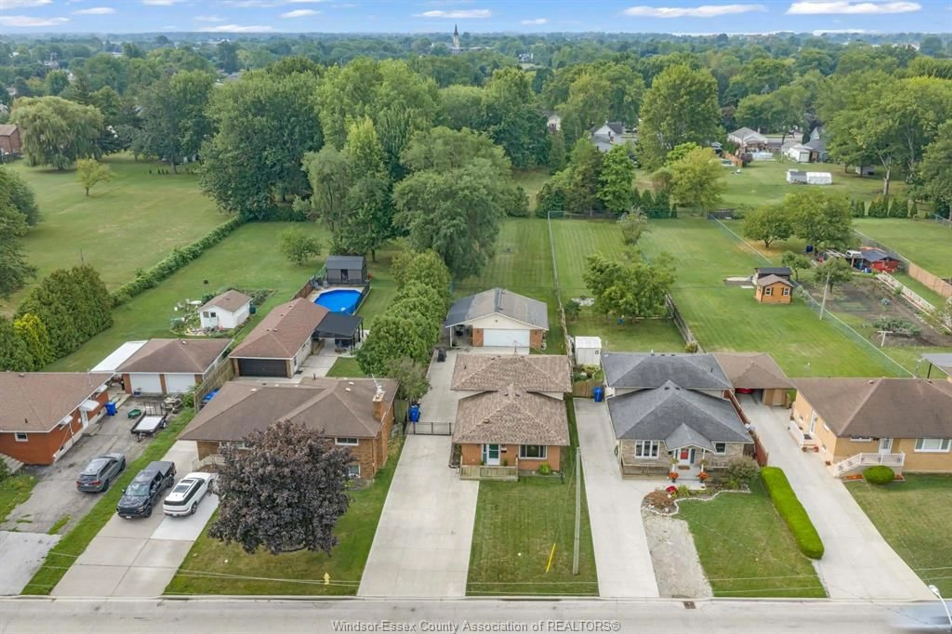A pic from outside/outdoor area/front of a property/back of a property/a pic from drone, street for 231 St. Arnaud, Amherstburg Ontario N9V 2P2