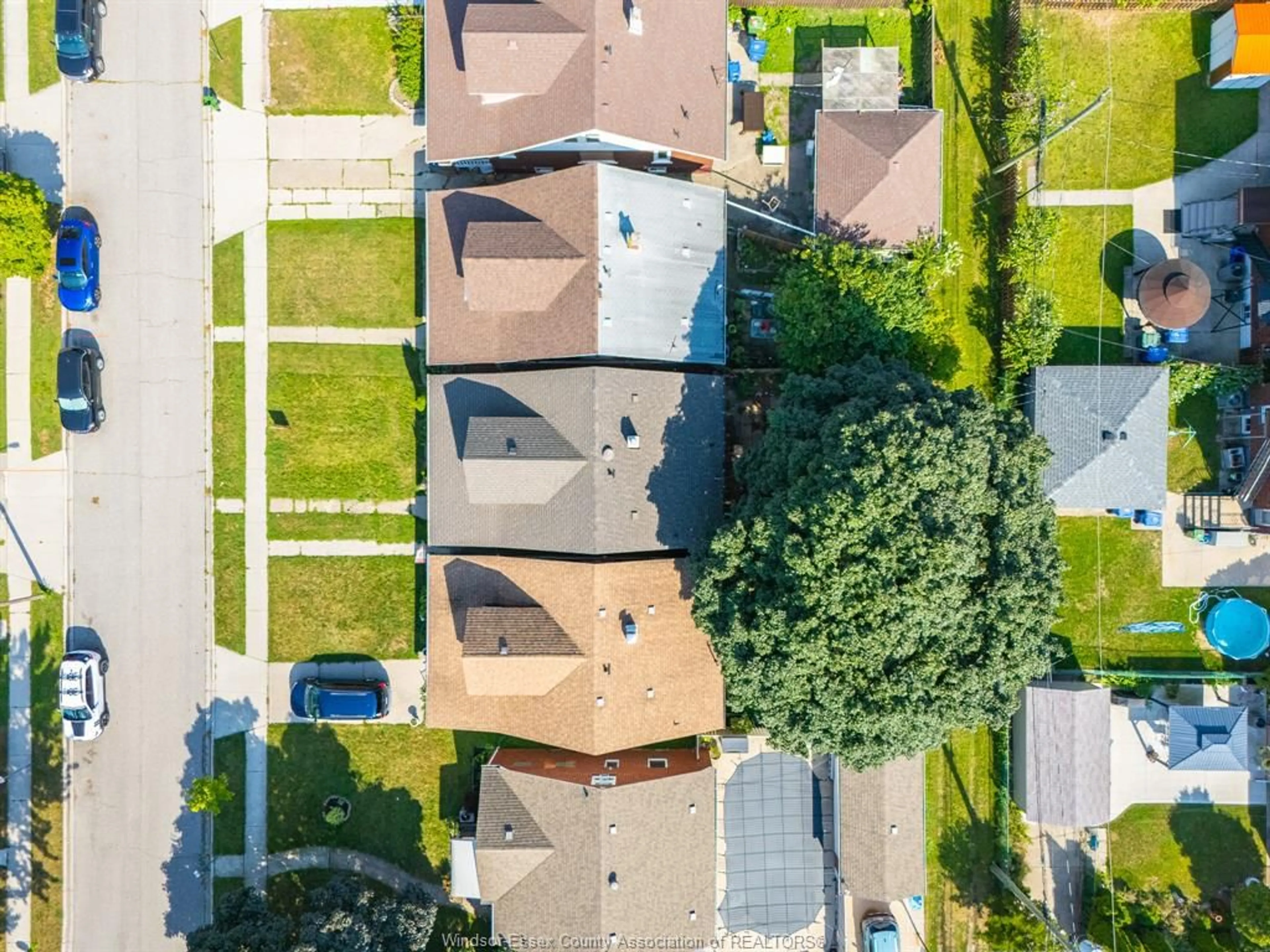 A pic from outside/outdoor area/front of a property/back of a property/a pic from drone, street for 2284 Fraser Ave, Windsor Ontario N8X 3Z7