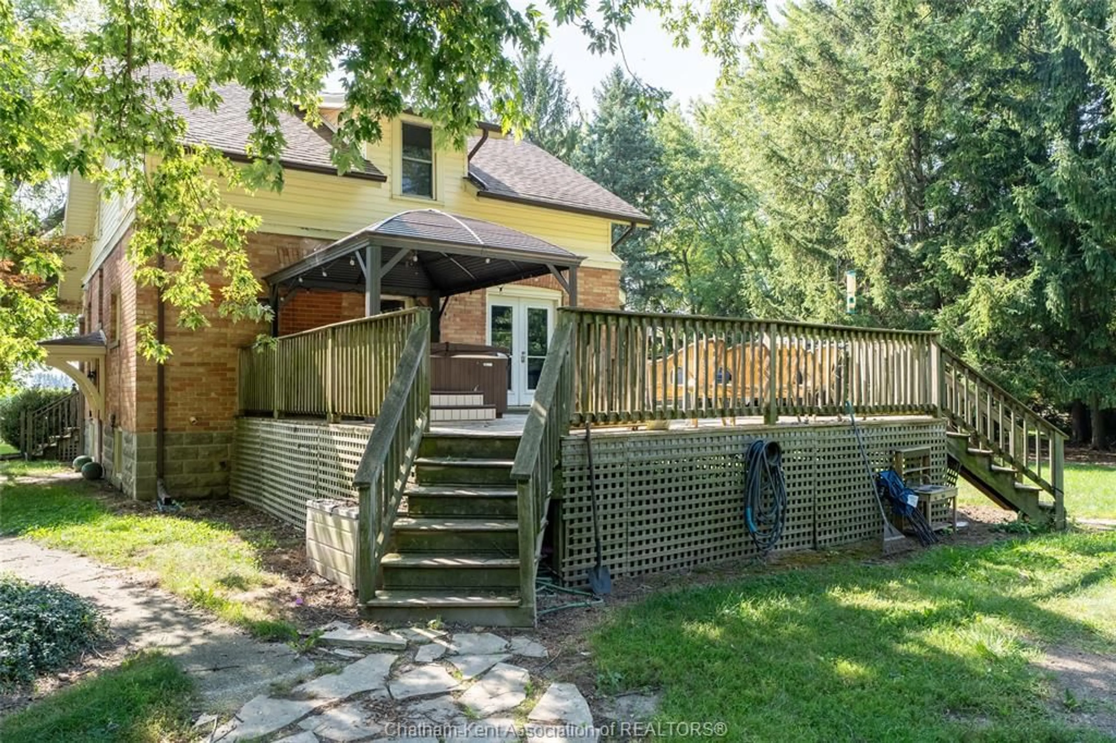 Patio, street for 6801 Pain Court Line, Pain Court Ontario N0P 1Z0